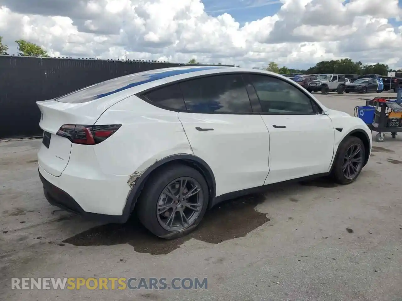 3 Photograph of a damaged car 7SAYGAEE9SF261434 TESLA MODEL Y 2025