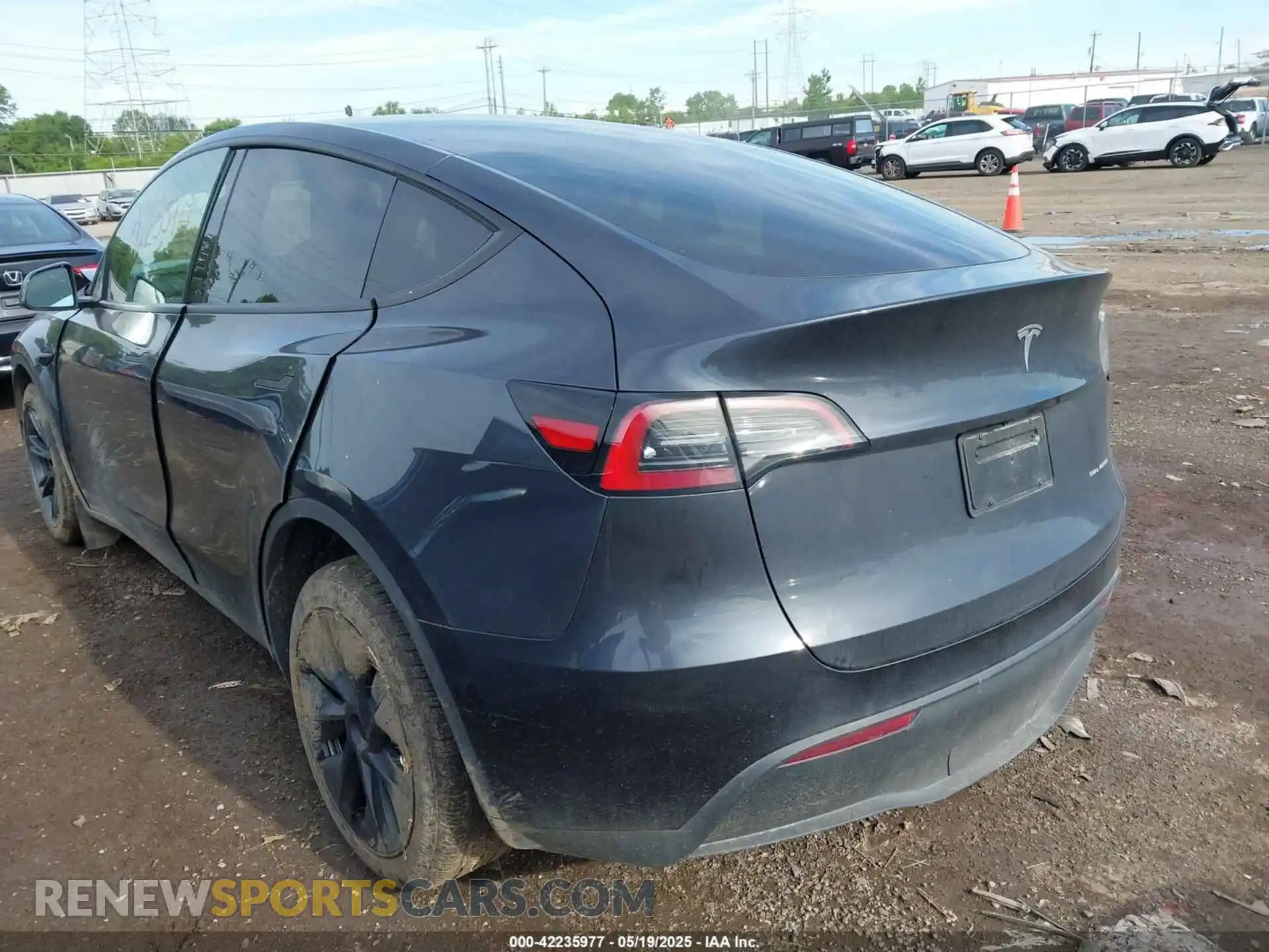 3 Photograph of a damaged car 7SAYGAEE9SF287905 TESLA MODEL Y 2025