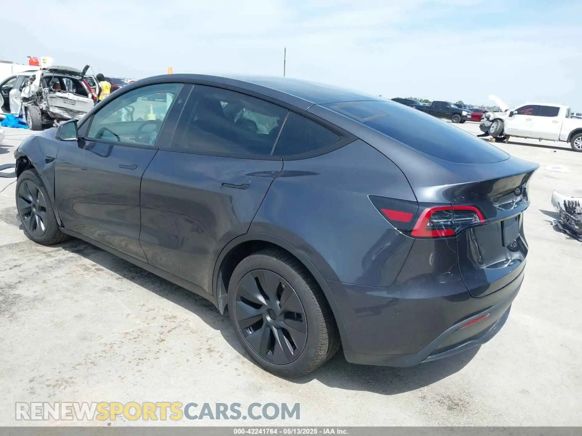 3 Photograph of a damaged car 7SAYGDED0SA339086 TESLA MODEL Y 2025