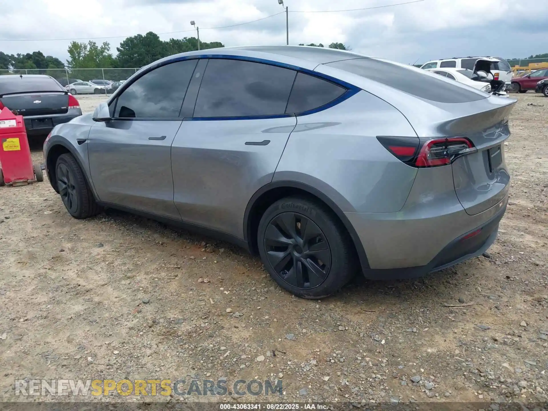 3 Photograph of a damaged car 7SAYGDED0SA345552 TESLA MODEL Y 2025