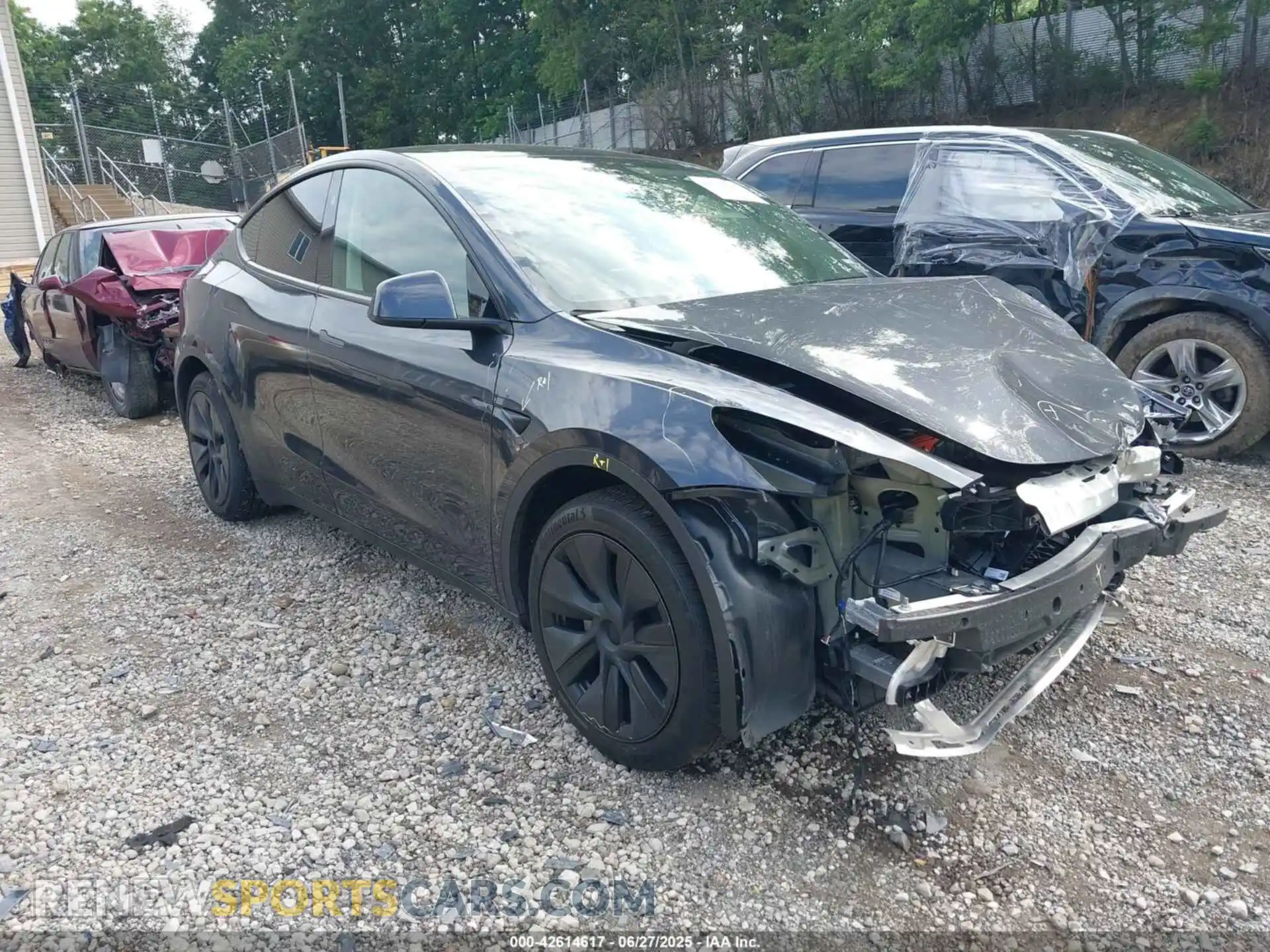 1 Photograph of a damaged car 7SAYGDED0SA379085 TESLA MODEL Y 2025