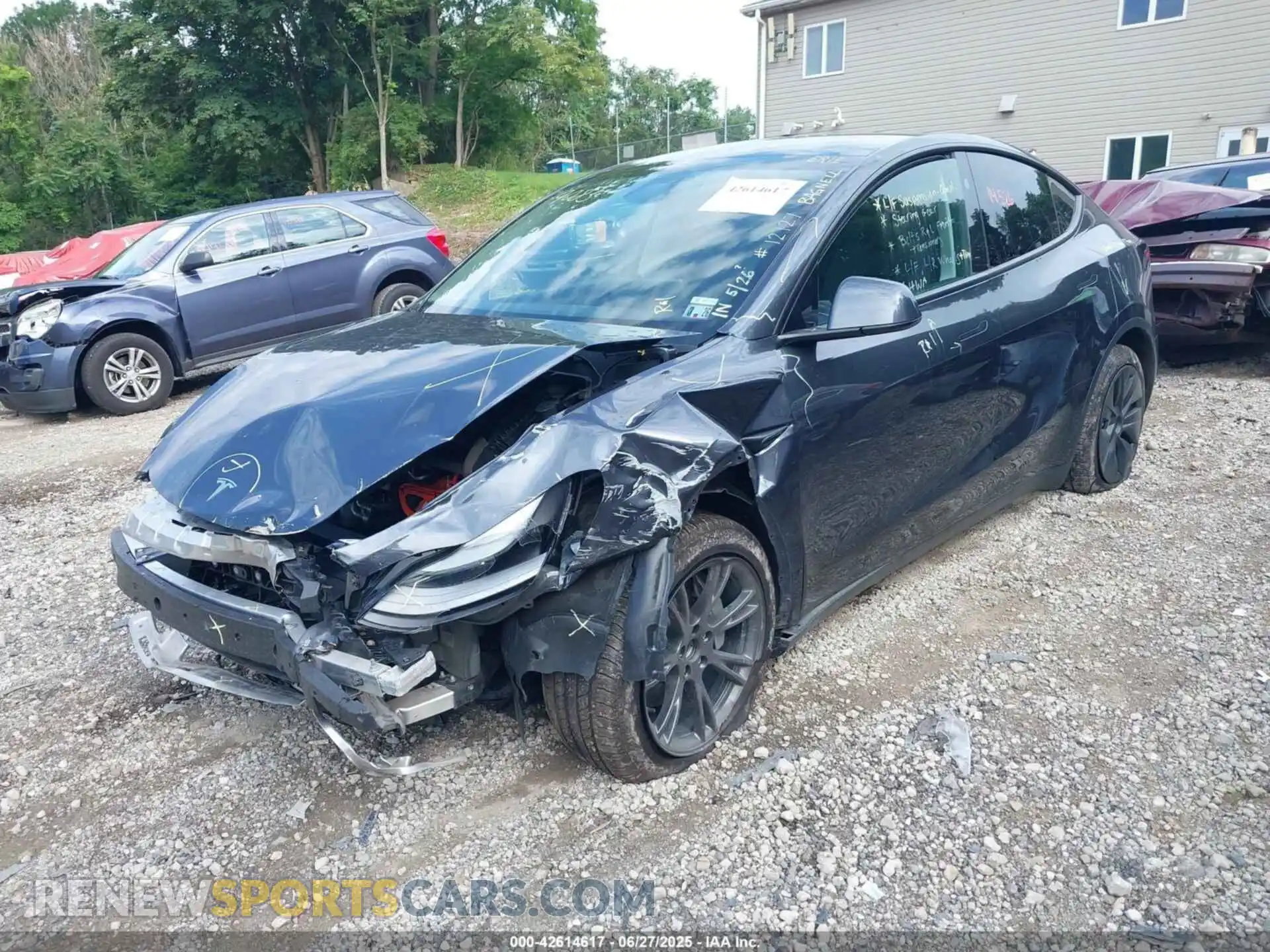 2 Photograph of a damaged car 7SAYGDED0SA379085 TESLA MODEL Y 2025