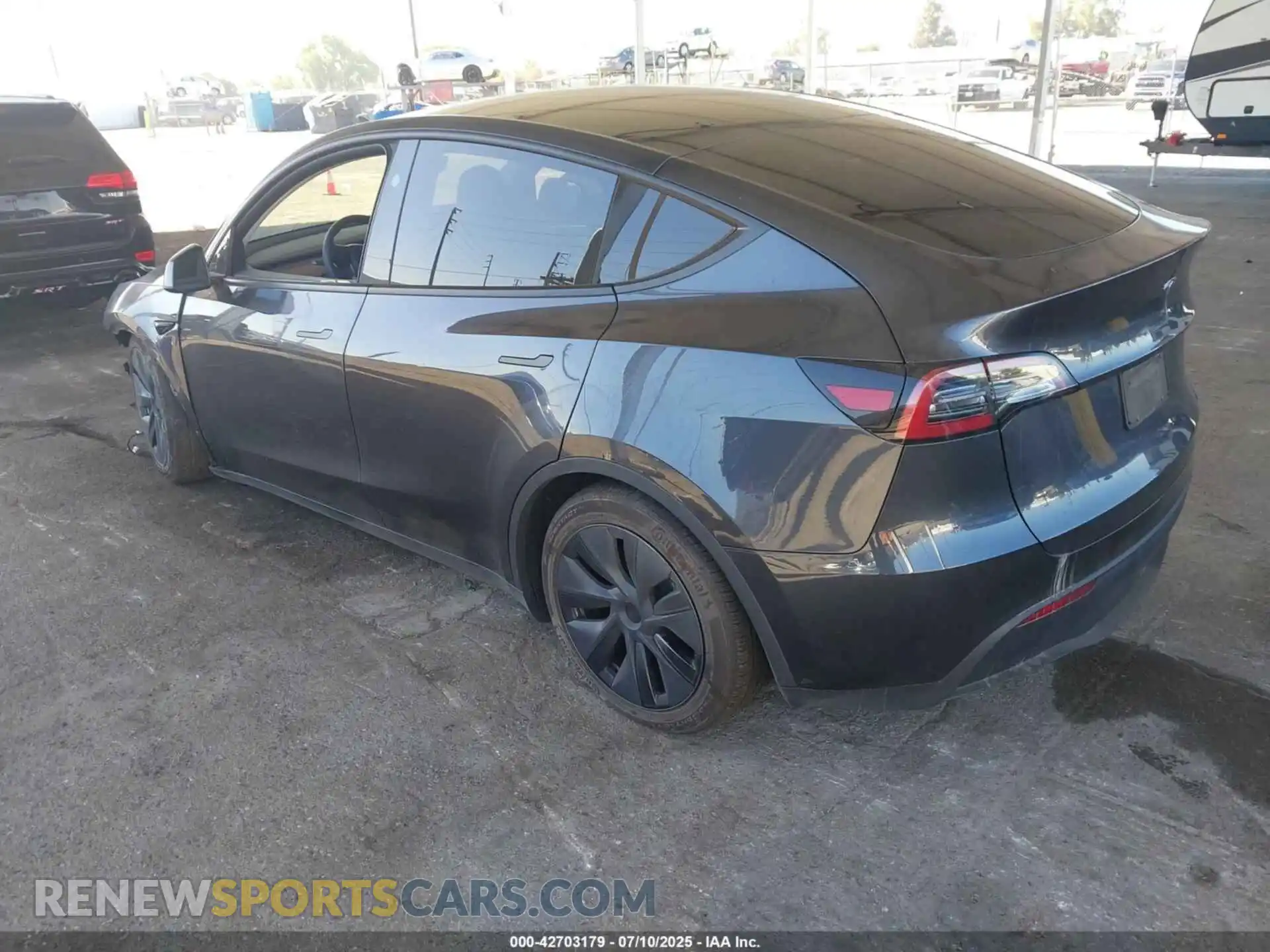 3 Photograph of a damaged car 7SAYGDED0SF279233 TESLA MODEL Y 2025