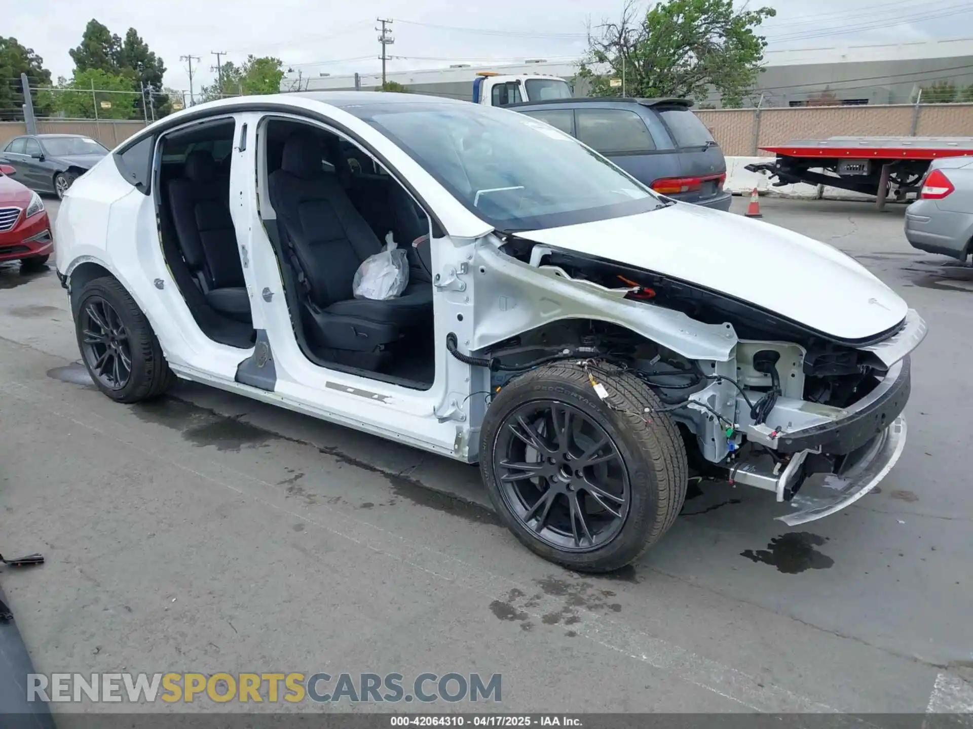 1 Photograph of a damaged car 7SAYGDED0SF281614 TESLA MODEL Y 2025