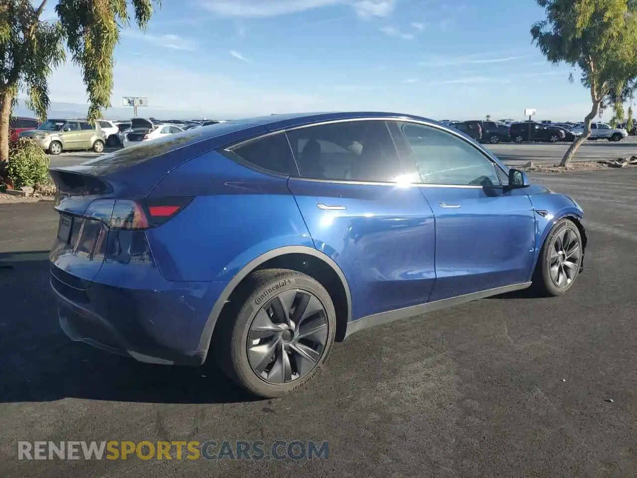 3 fotografías del automóvil dañado 7SAYGDED3SF230687 TESLA MODEL Y 2025