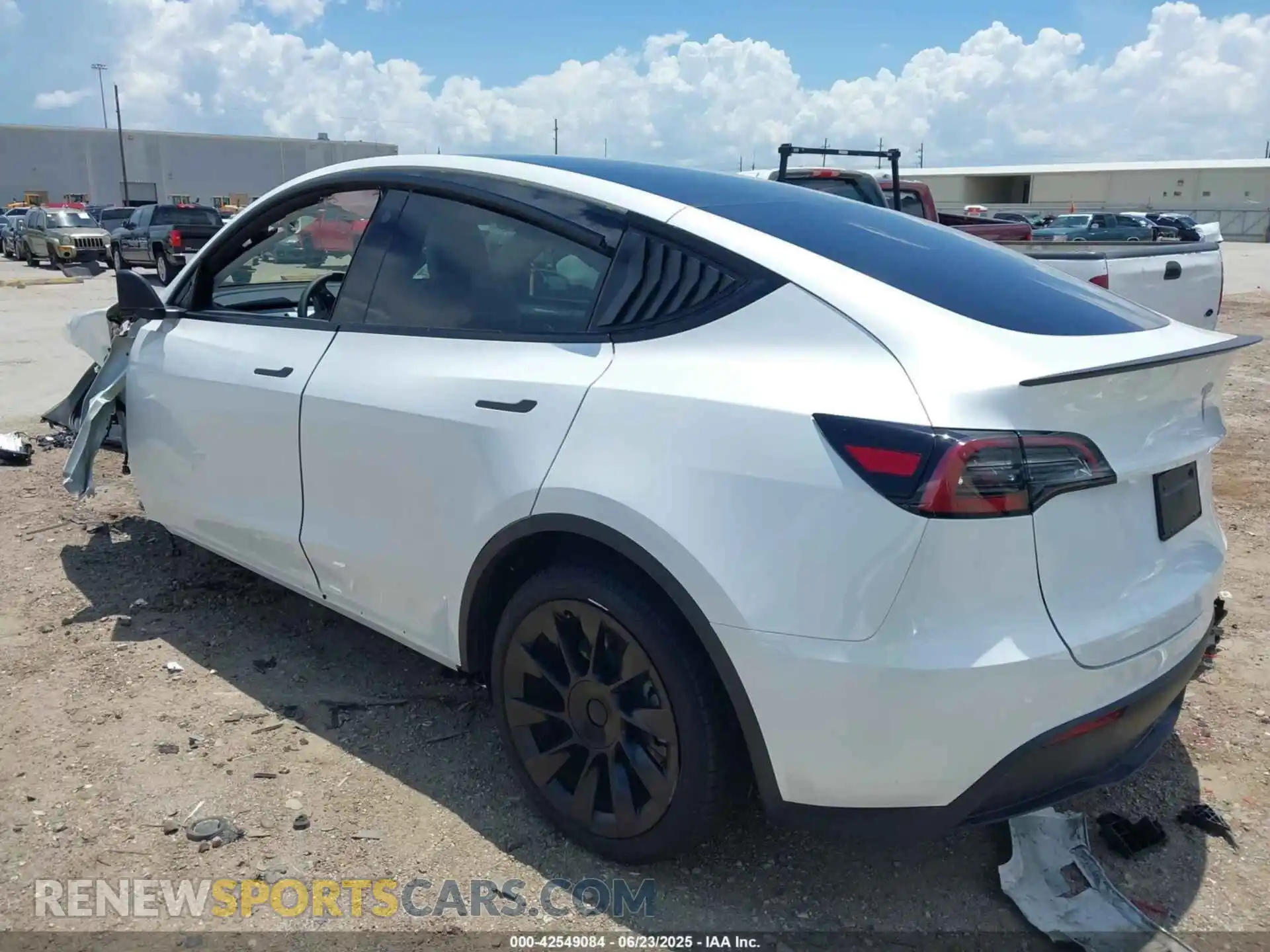 3 fotografías del automóvil dañado 7SAYGDED4SA350415 TESLA MODEL Y 2025