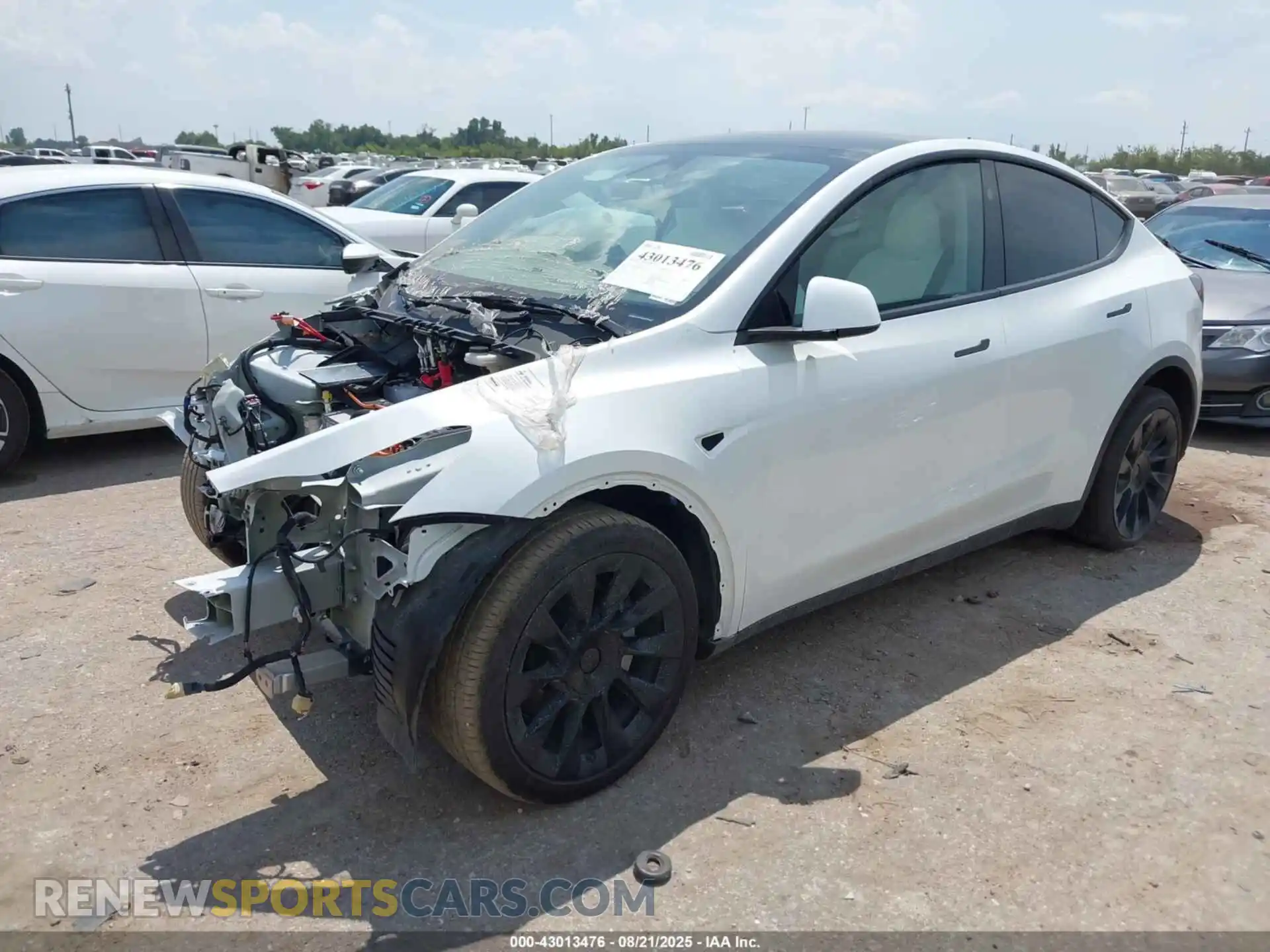 2 fotografías del automóvil dañado 7SAYGDED5SA349807 TESLA MODEL Y 2025