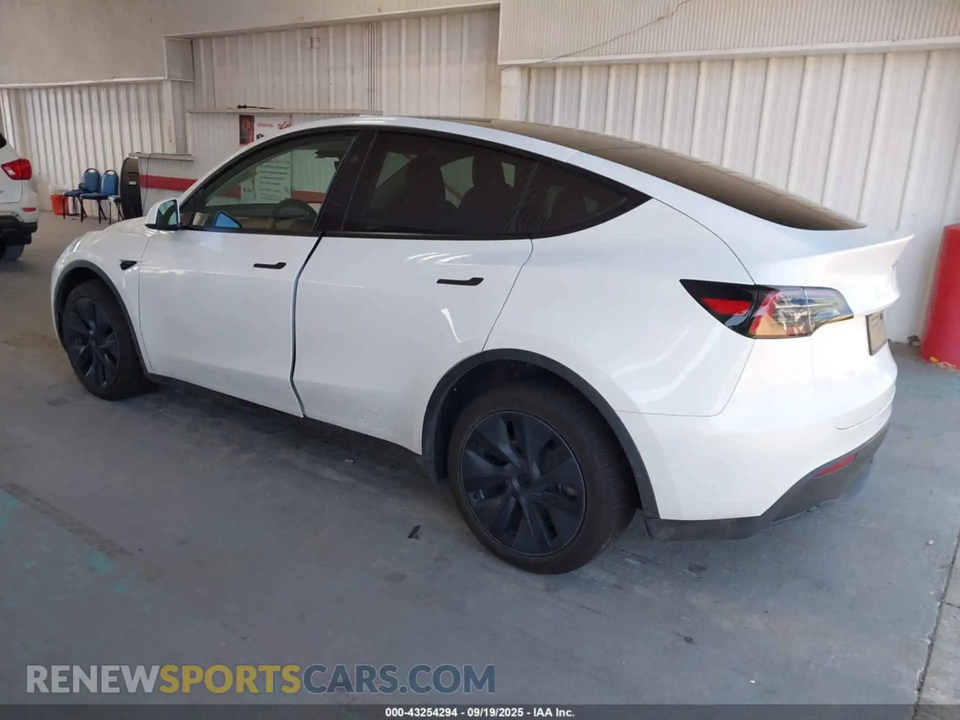 3 Photograph of a damaged car 7SAYGDED5SA355851 TESLA MODEL Y 2025