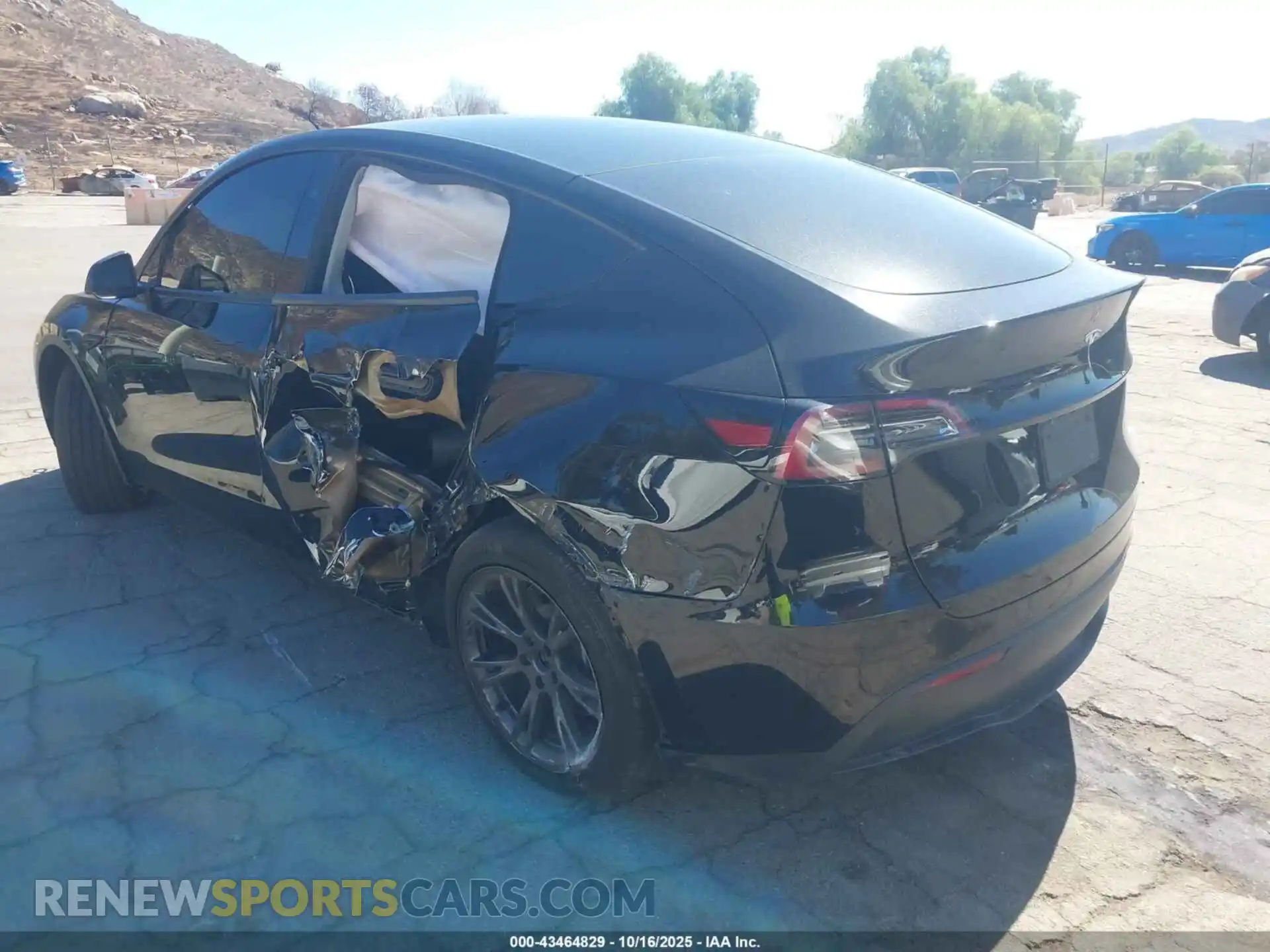 3 Photograph of a damaged car 7SAYGDED5SF248415 TESLA MODEL Y 2025