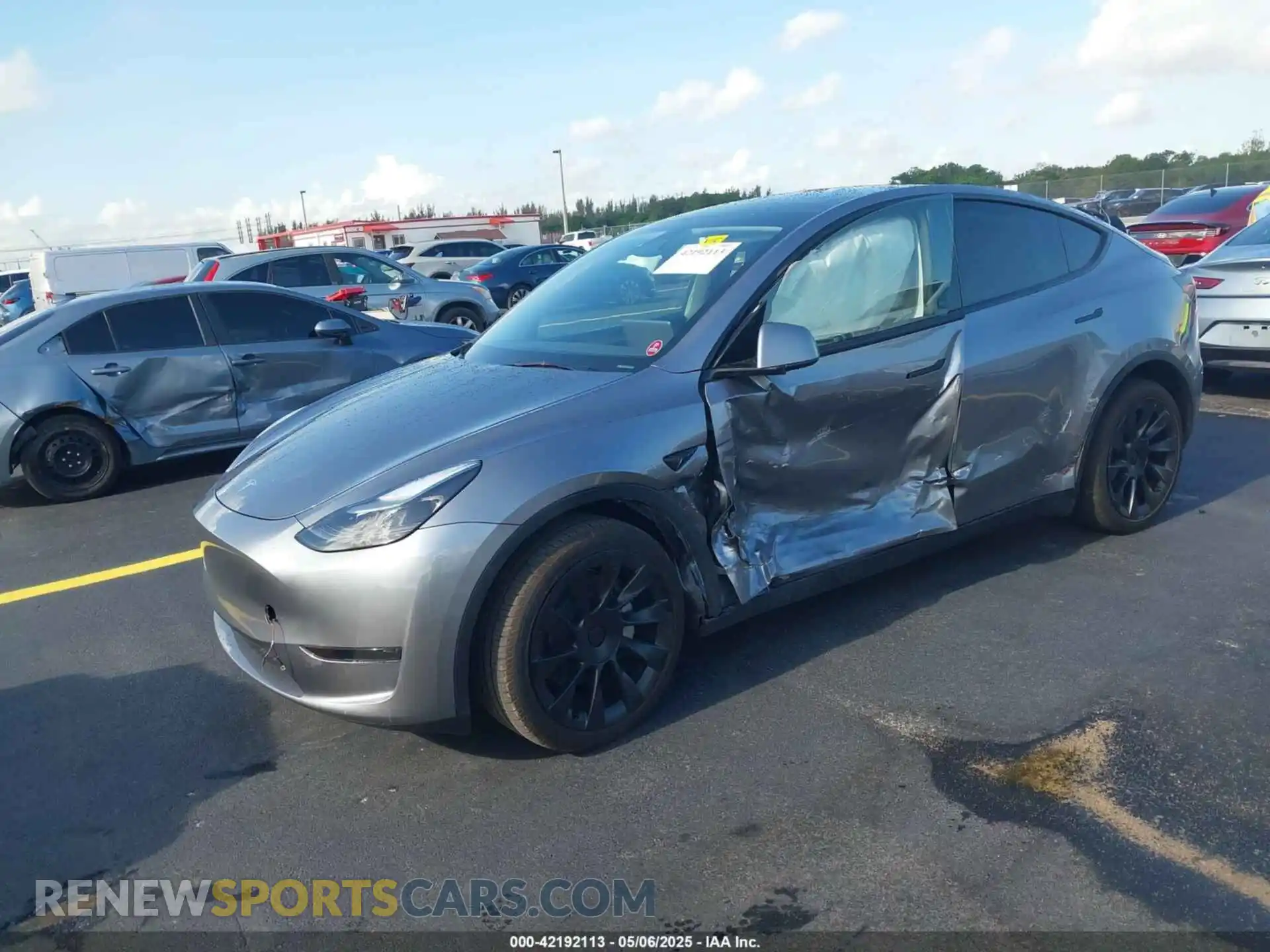 2 Photograph of a damaged car 7SAYGDED6SA375445 TESLA MODEL Y 2025