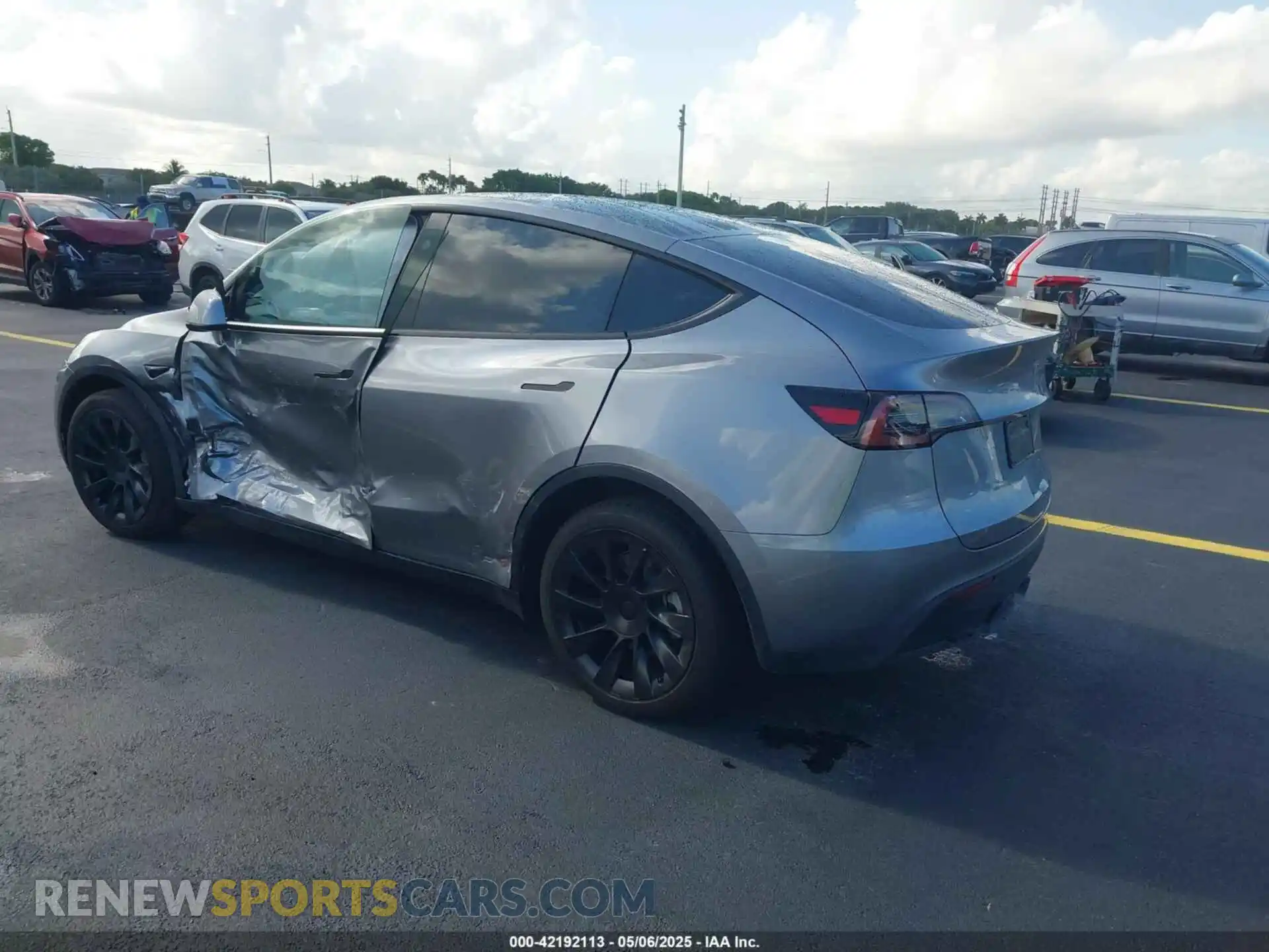 3 Photograph of a damaged car 7SAYGDED6SA375445 TESLA MODEL Y 2025