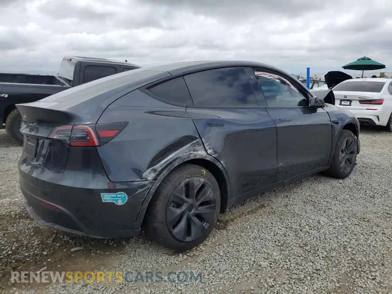 3 Photograph of a damaged car 7SAYGDED6SF242106 TESLA MODEL Y 2025