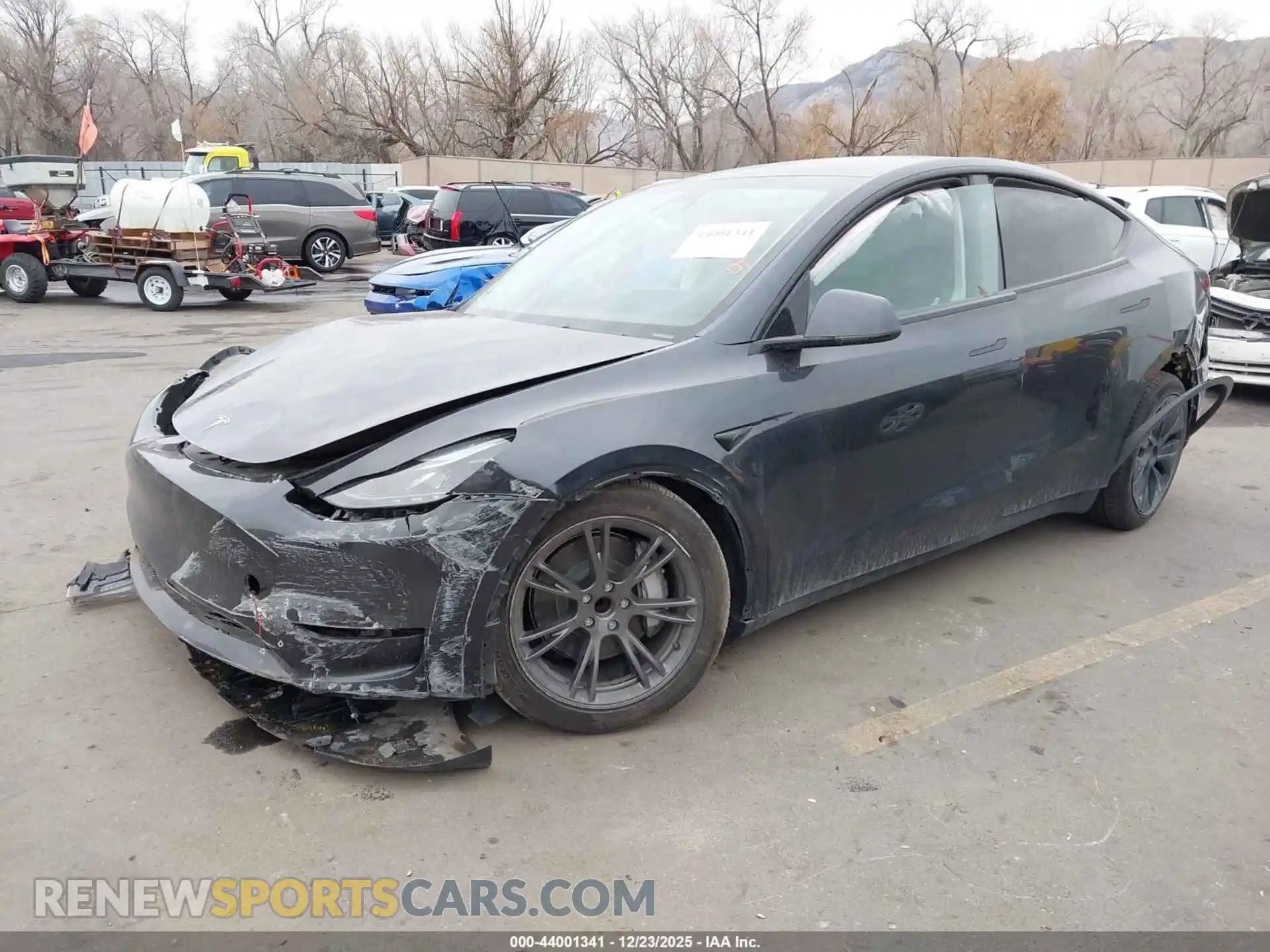 2 Photograph of a damaged car 7SAYGDED6SF315426 TESLA MODEL Y 2025