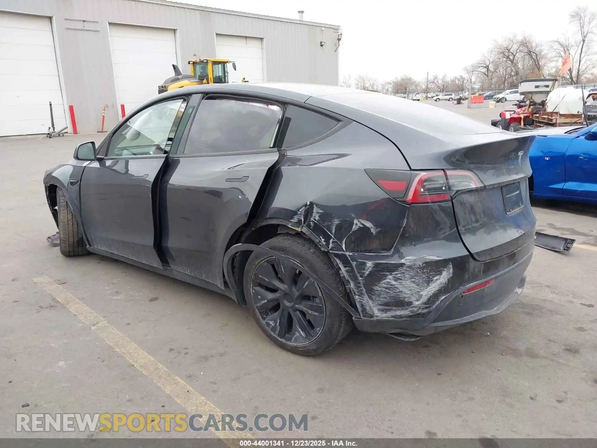3 Photograph of a damaged car 7SAYGDED6SF315426 TESLA MODEL Y 2025