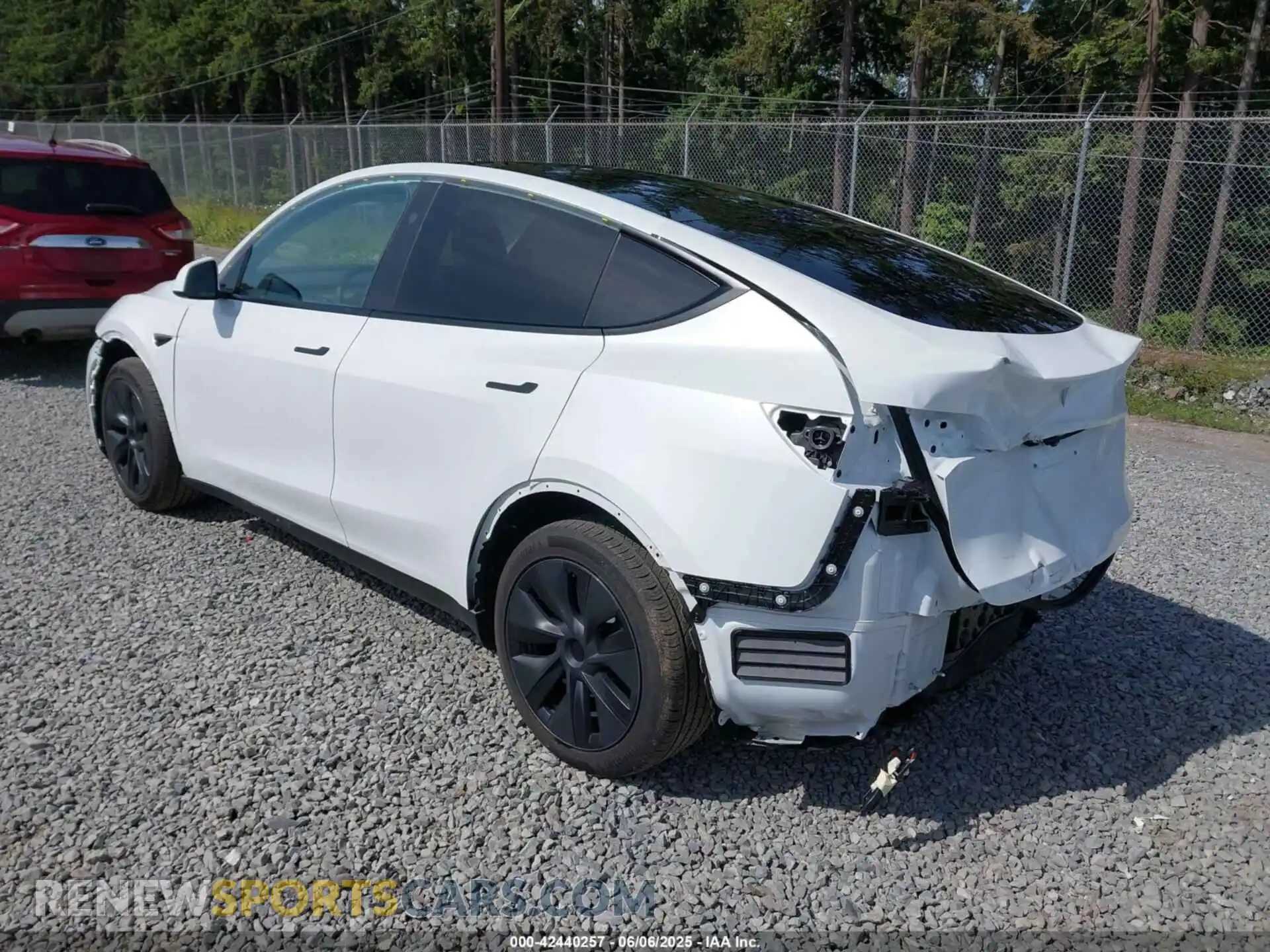 3 Photograph of a damaged car 7SAYGDED8SA351745 TESLA MODEL Y 2025
