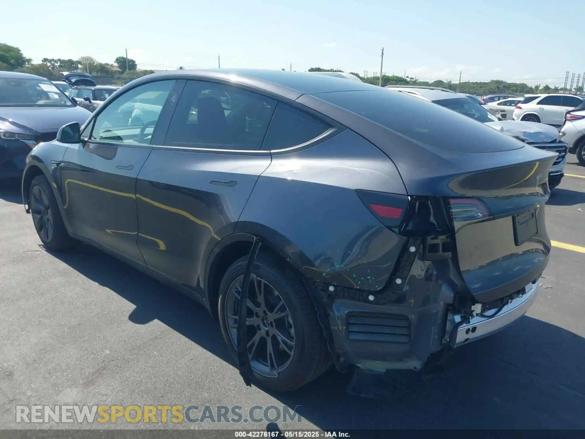 3 Photograph of a damaged car 7SAYGDED8SA371543 TESLA MODEL Y 2025