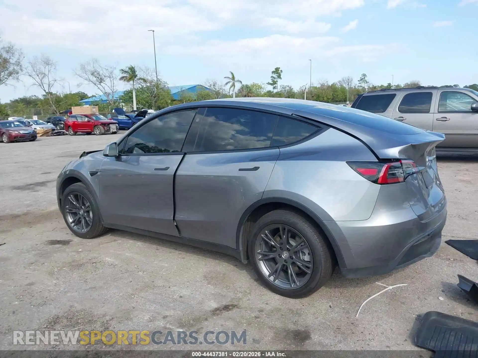 3 Photograph of a damaged car 7SAYGDED9SA365802 TESLA MODEL Y 2025