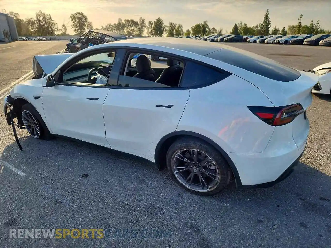 2 fotografías del automóvil dañado 7SAYGDED9SF311547 TESLA MODEL Y 2025
