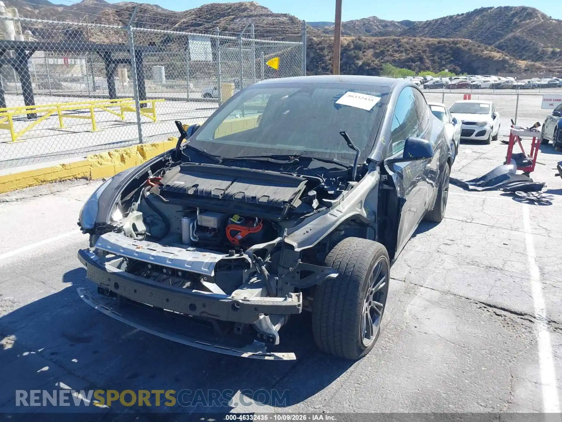 2 fotografías del automóvil dañado 7SAYGDED9SF313346 TESLA MODEL Y 2025