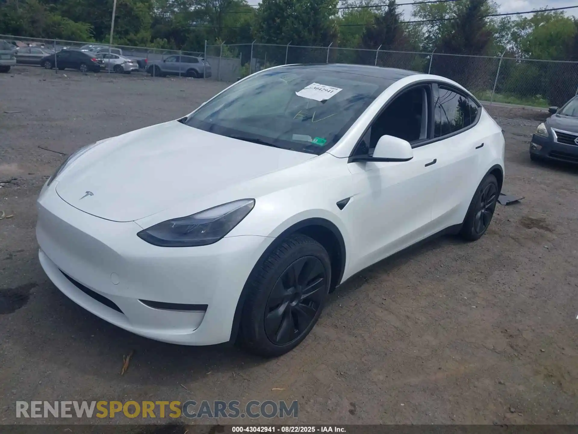 2 fotografías del automóvil dañado 7SAYGDEDXSA361547 TESLA MODEL Y 2025