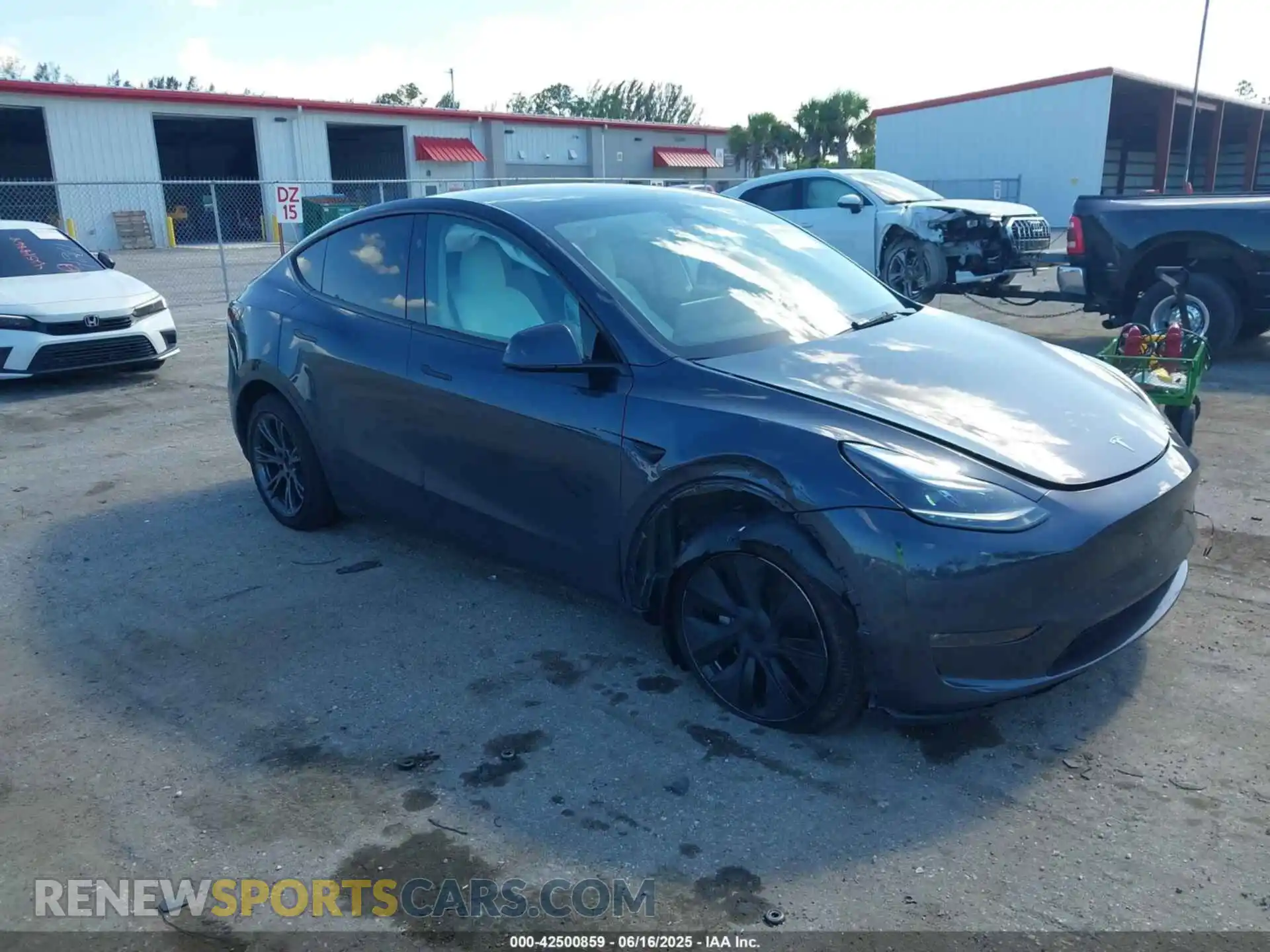 1 Photograph of a damaged car 7SAYGDEE0SA338755 TESLA MODEL Y 2025