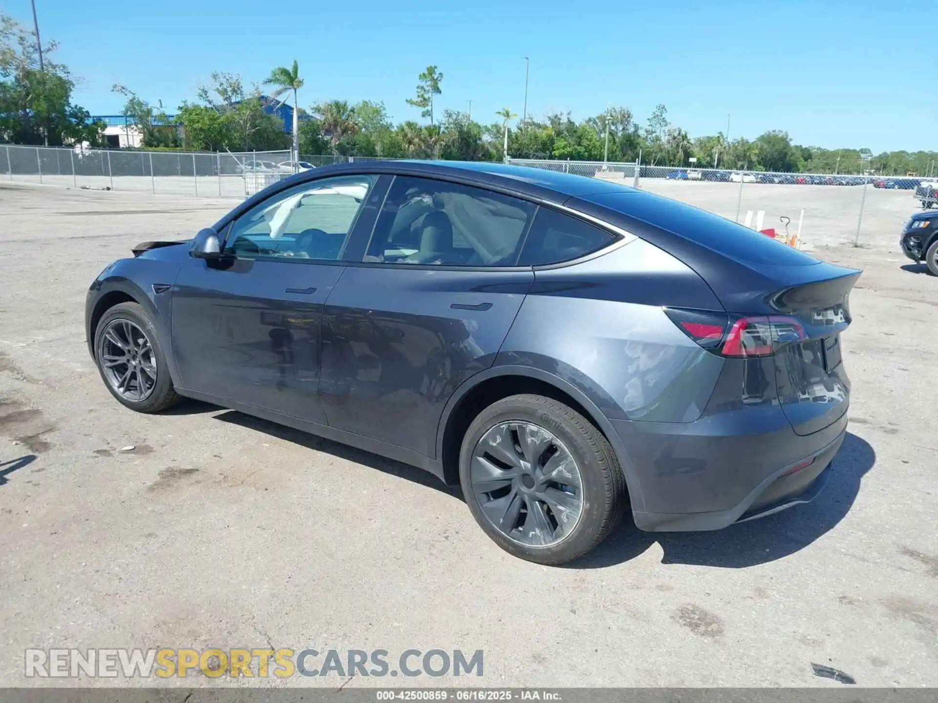 3 Photograph of a damaged car 7SAYGDEE0SA338755 TESLA MODEL Y 2025
