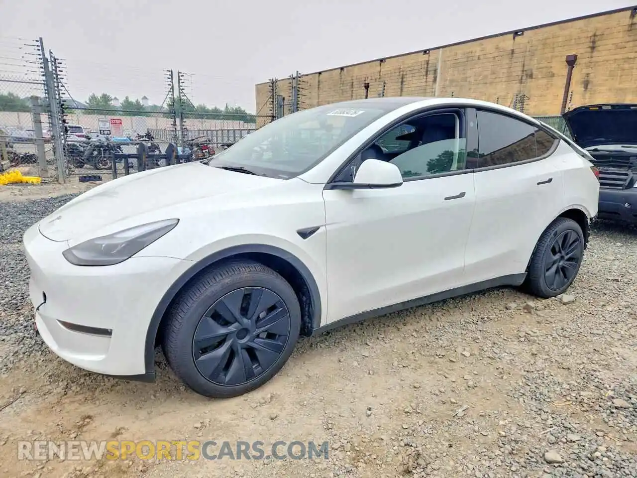 1 Photograph of a damaged car 7SAYGDEE0SA352378 TESLA MODEL Y 2025