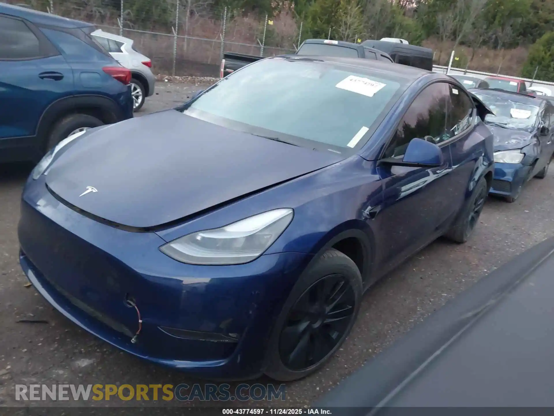 2 fotografías del automóvil dañado 7SAYGDEE0SF261680 TESLA MODEL Y 2025