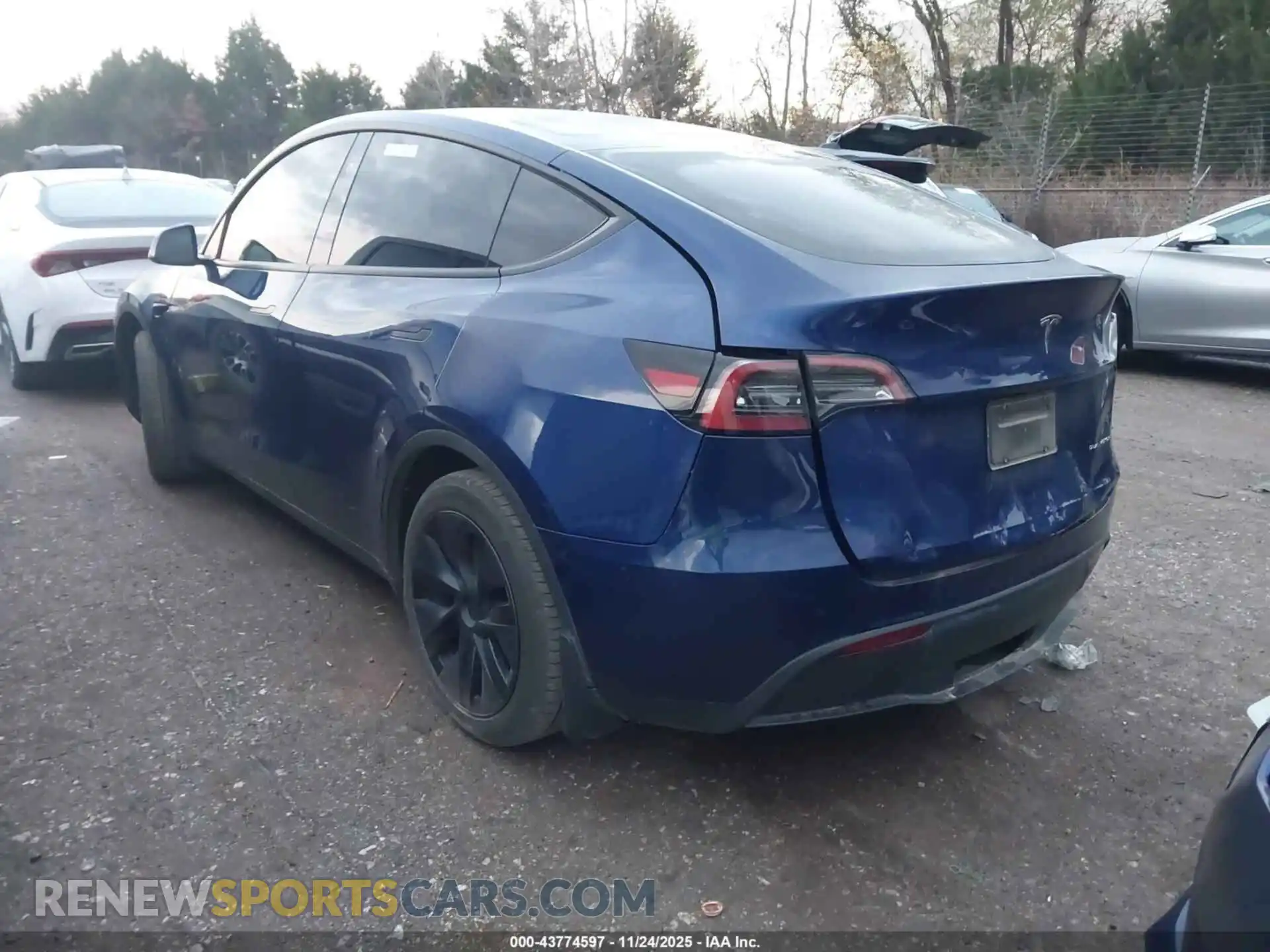 3 fotografías del automóvil dañado 7SAYGDEE0SF261680 TESLA MODEL Y 2025