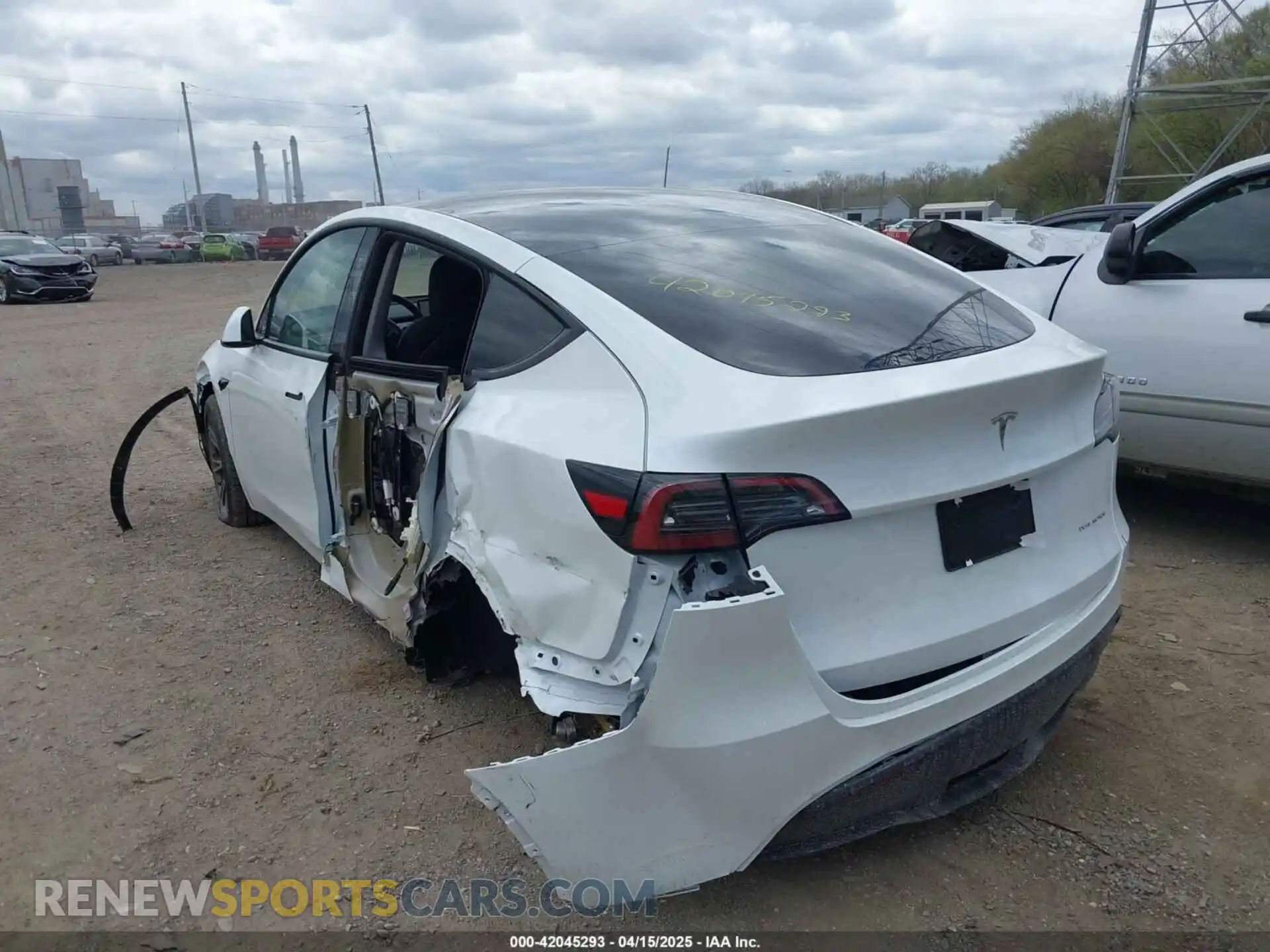 3 Photograph of a damaged car 7SAYGDEE1SF296292 TESLA MODEL Y 2025