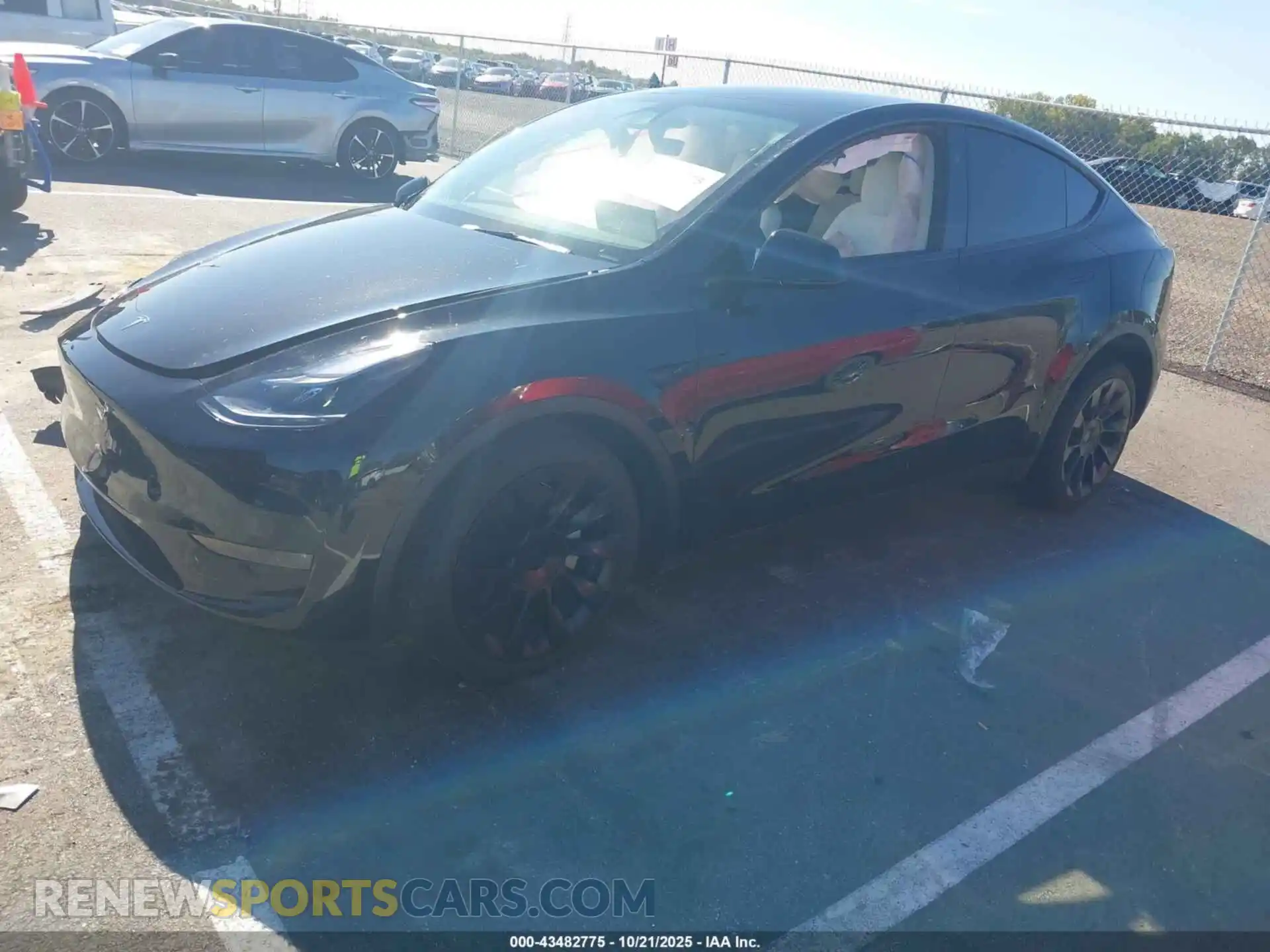 2 Photograph of a damaged car 7SAYGDEE3SA361091 TESLA MODEL Y 2025