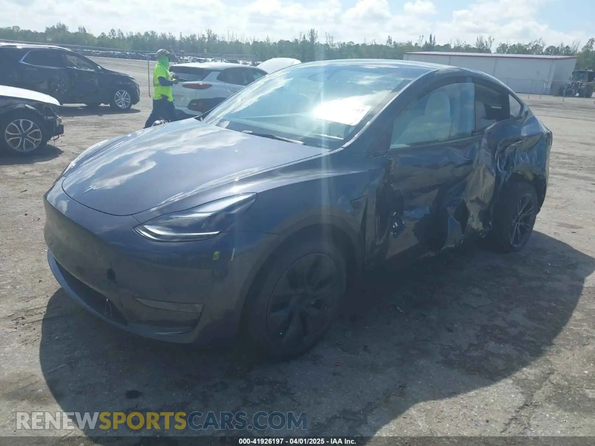 2 fotografías del automóvil dañado 7SAYGDEE3SA361298 TESLA MODEL Y 2025
