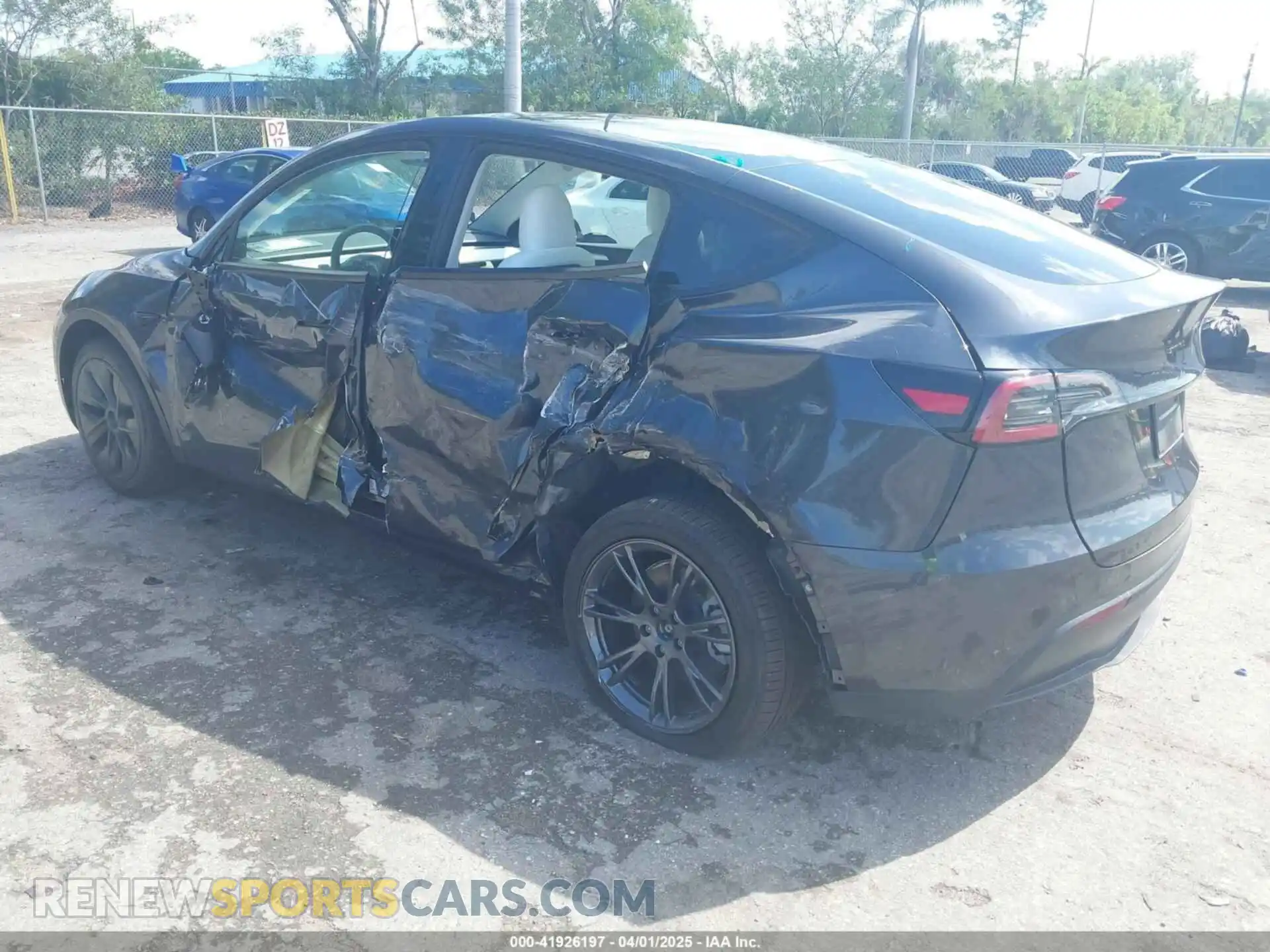 3 fotografías del automóvil dañado 7SAYGDEE3SA361298 TESLA MODEL Y 2025