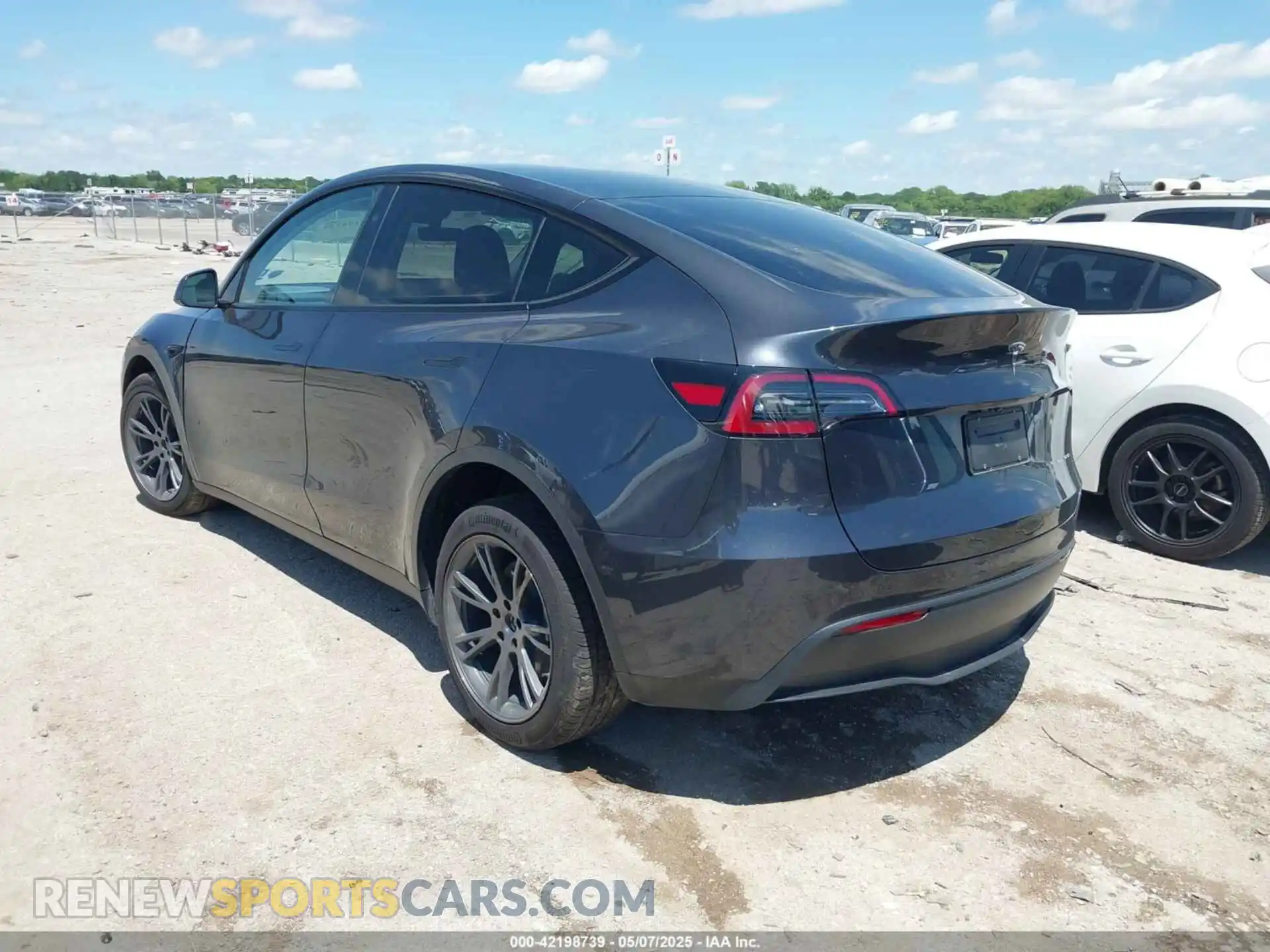 3 Photograph of a damaged car 7SAYGDEE3SA364458 TESLA MODEL Y 2025