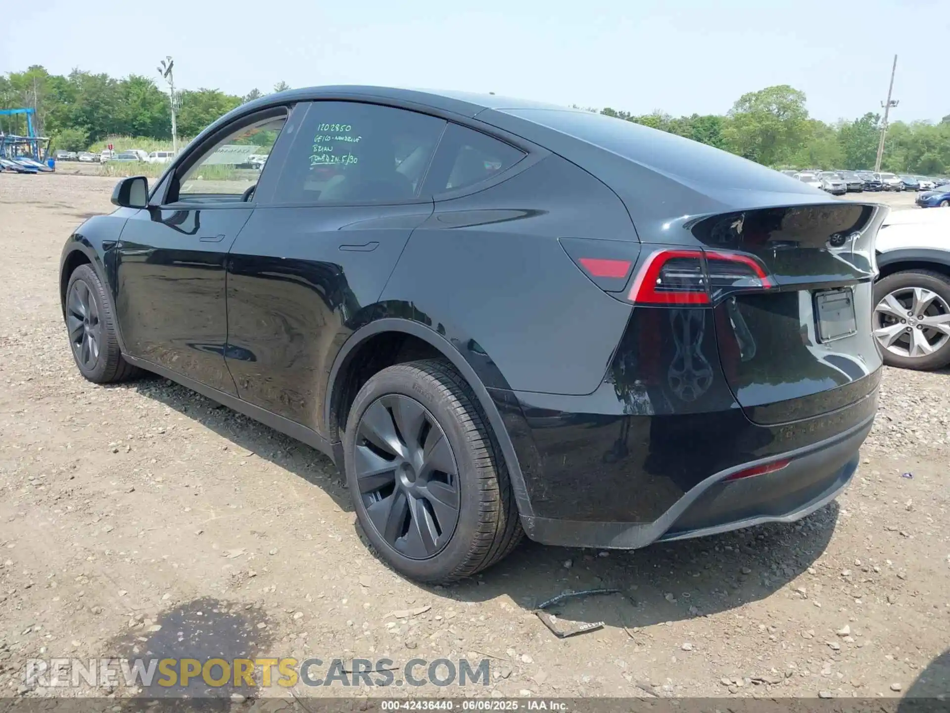 3 Photograph of a damaged car 7SAYGDEE4SA340623 TESLA MODEL Y 2025