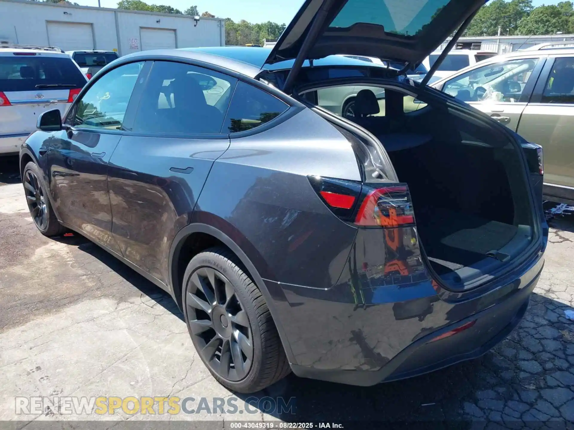 3 Photograph of a damaged car 7SAYGDEE5SA365868 TESLA MODEL Y 2025