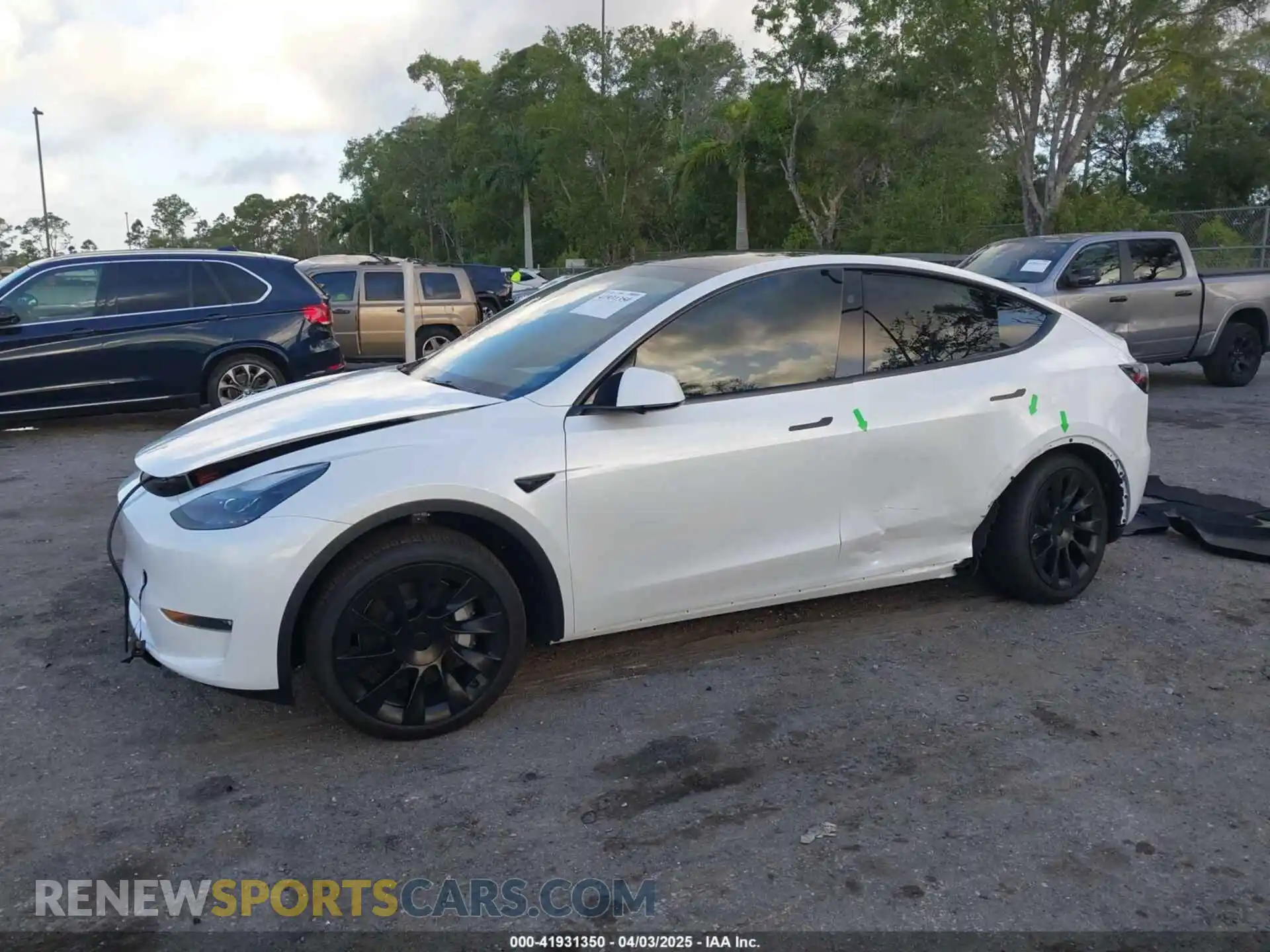 2 Photograph of a damaged car 7SAYGDEE7SA345718 TESLA MODEL Y 2025