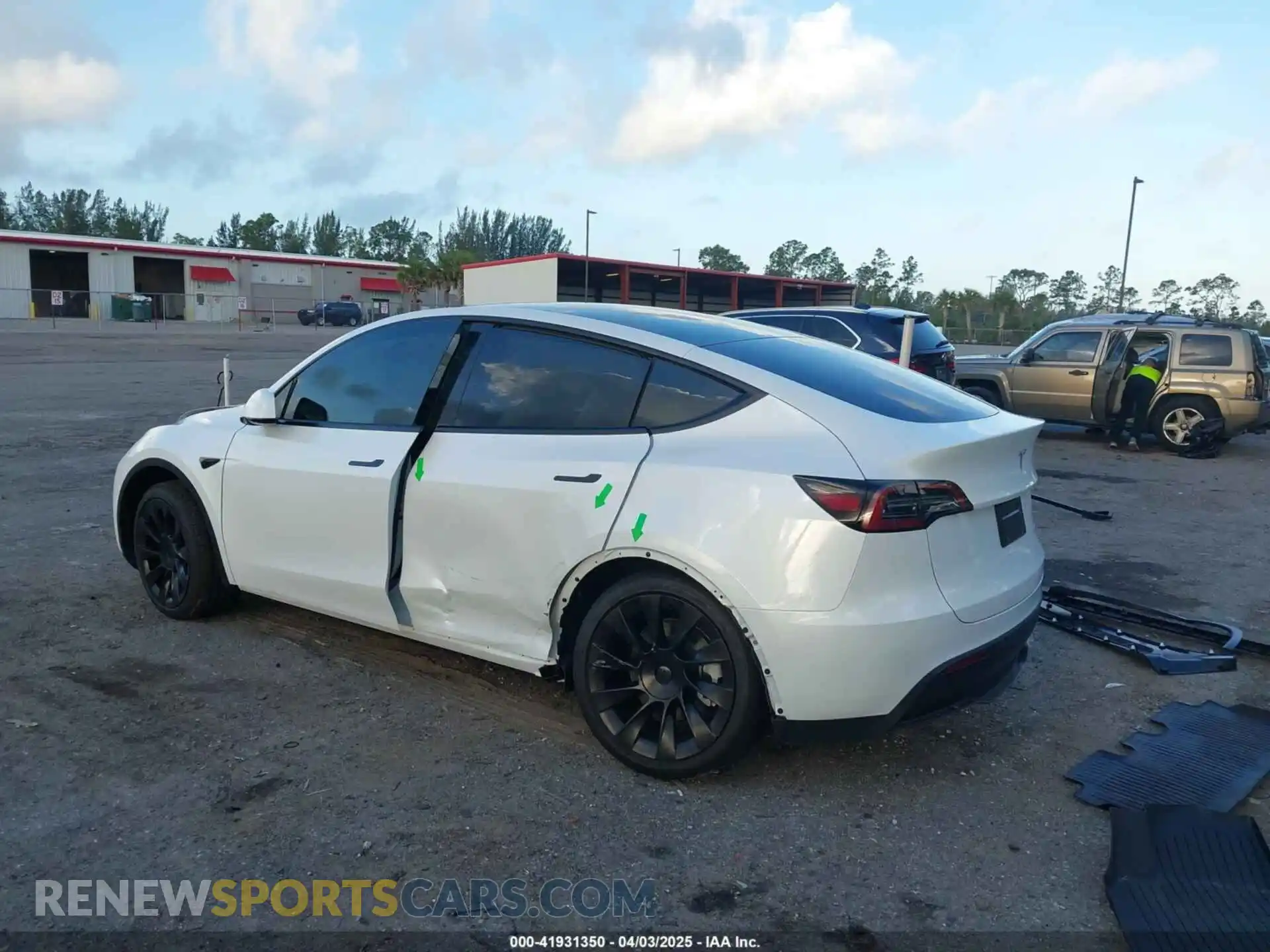 3 Photograph of a damaged car 7SAYGDEE7SA345718 TESLA MODEL Y 2025
