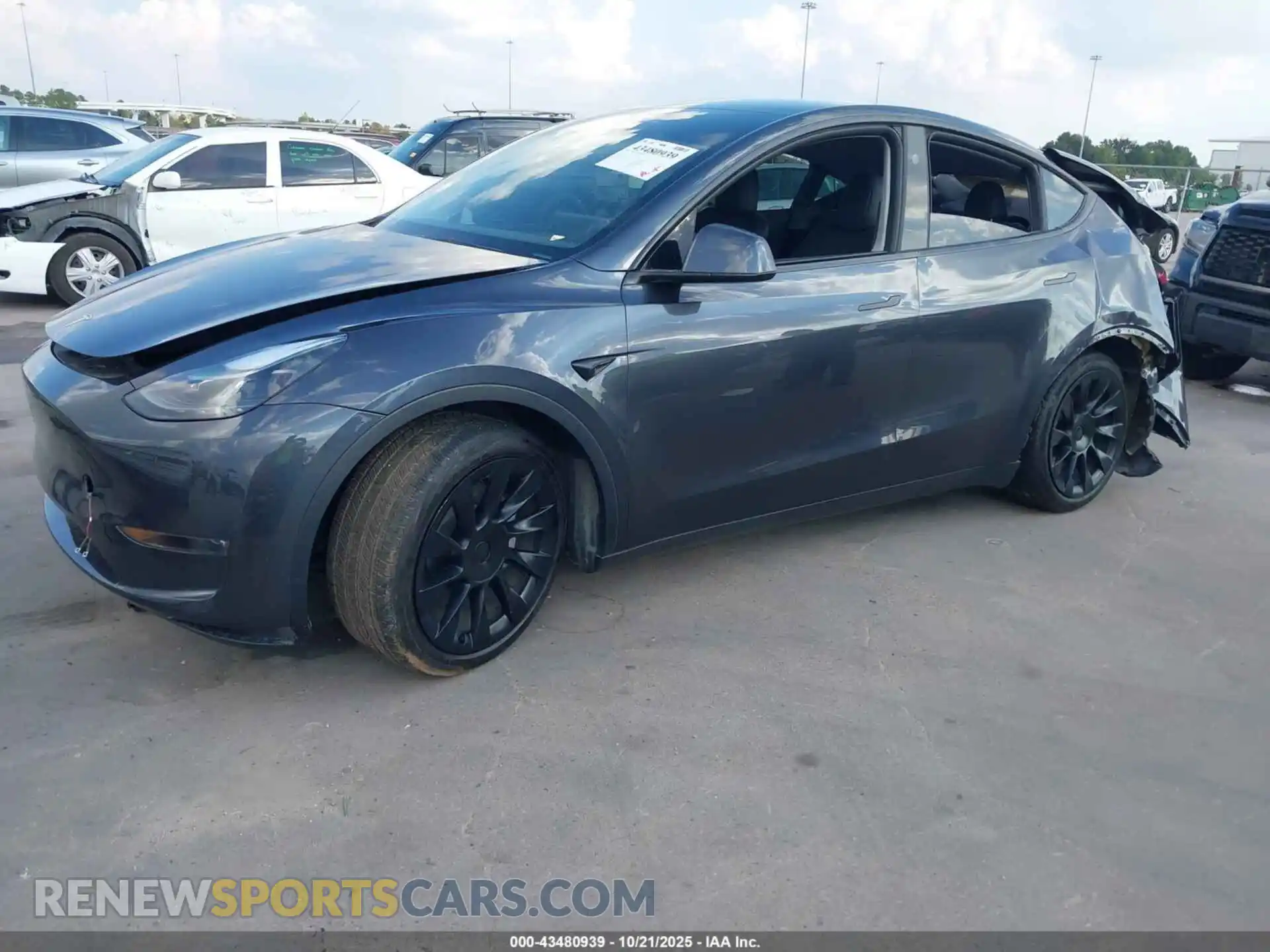 2 Photograph of a damaged car 7SAYGDEE7SA345847 TESLA MODEL Y 2025