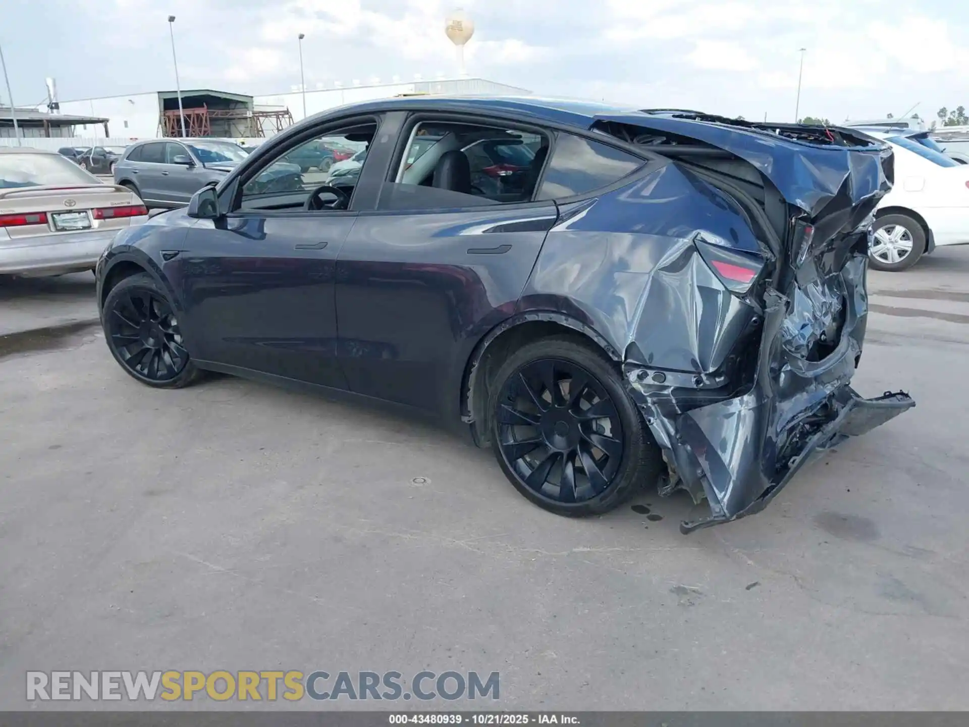 3 Photograph of a damaged car 7SAYGDEE7SA345847 TESLA MODEL Y 2025
