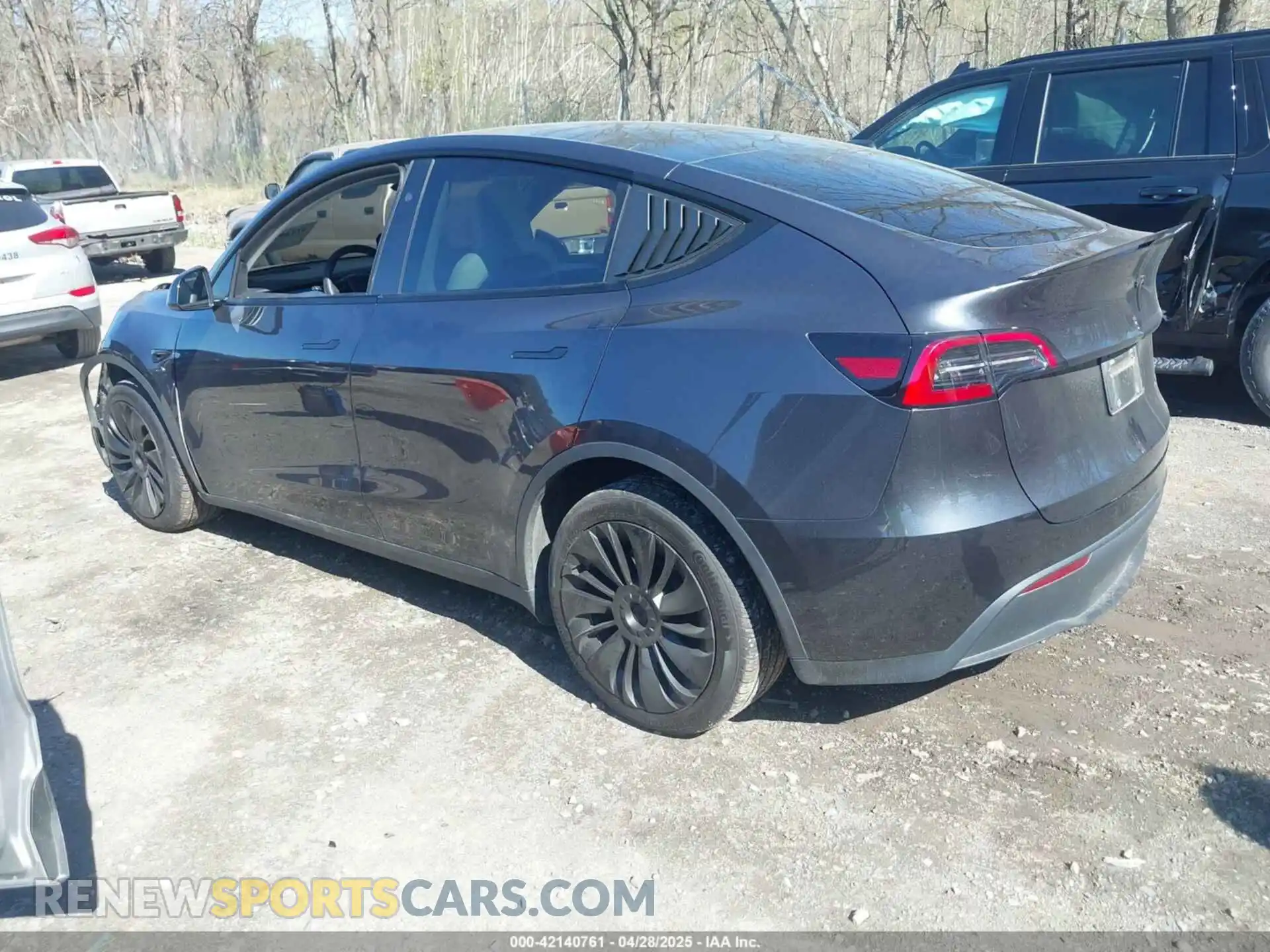3 Photograph of a damaged car 7SAYGDEE8SF244254 TESLA MODEL Y 2025