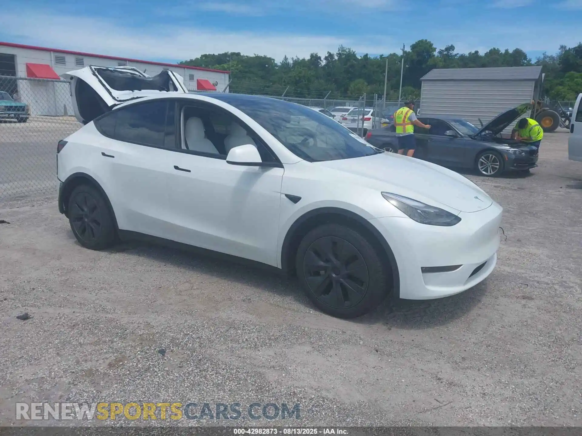 1 Photograph of a damaged car 7SAYGDEE9SA342271 TESLA MODEL Y 2025