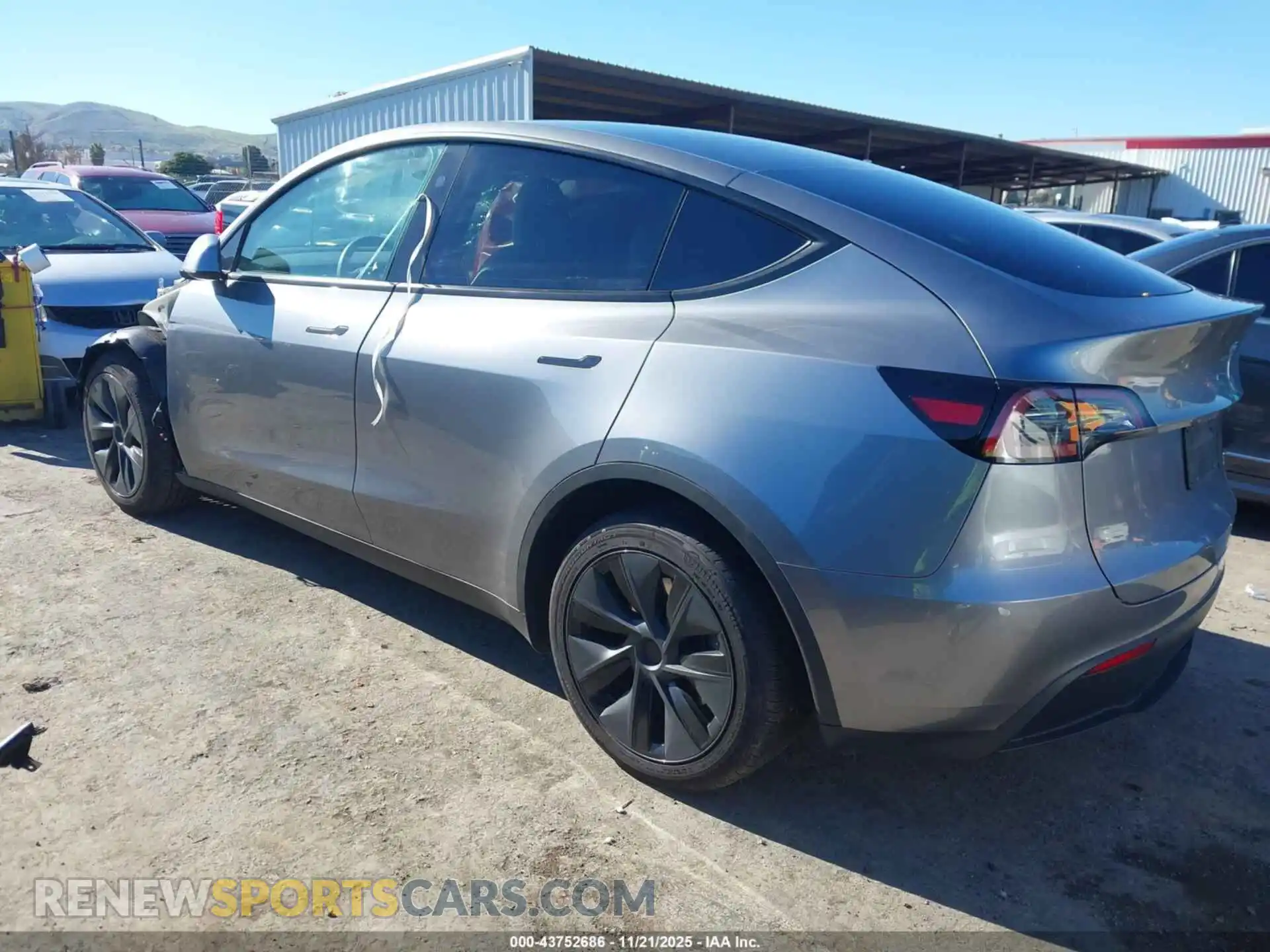 3 Photograph of a damaged car 7SAYGDEEXSF265767 TESLA MODEL Y 2025