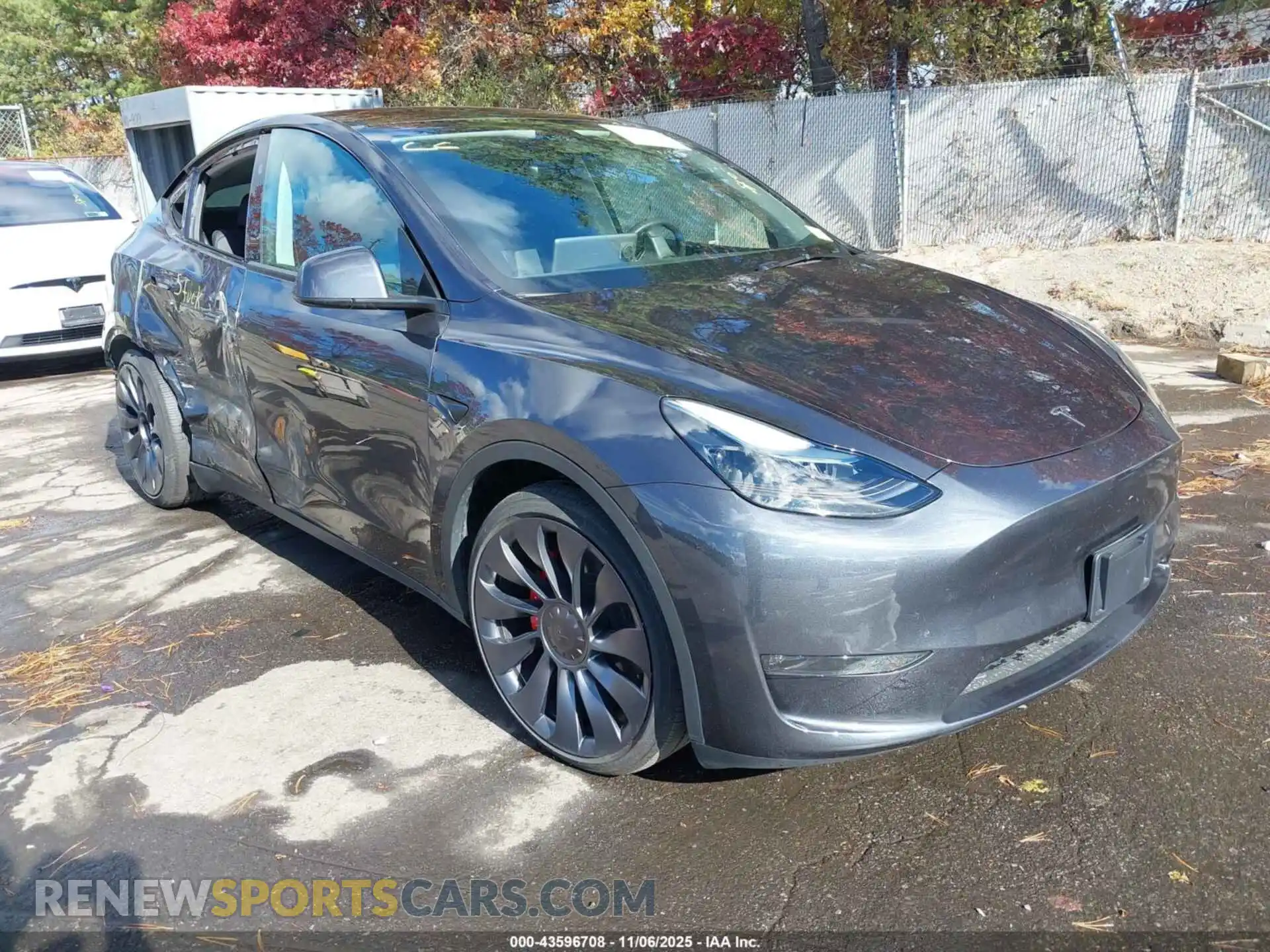 1 Photograph of a damaged car 7SAYGDEF1SA370574 TESLA MODEL Y 2025
