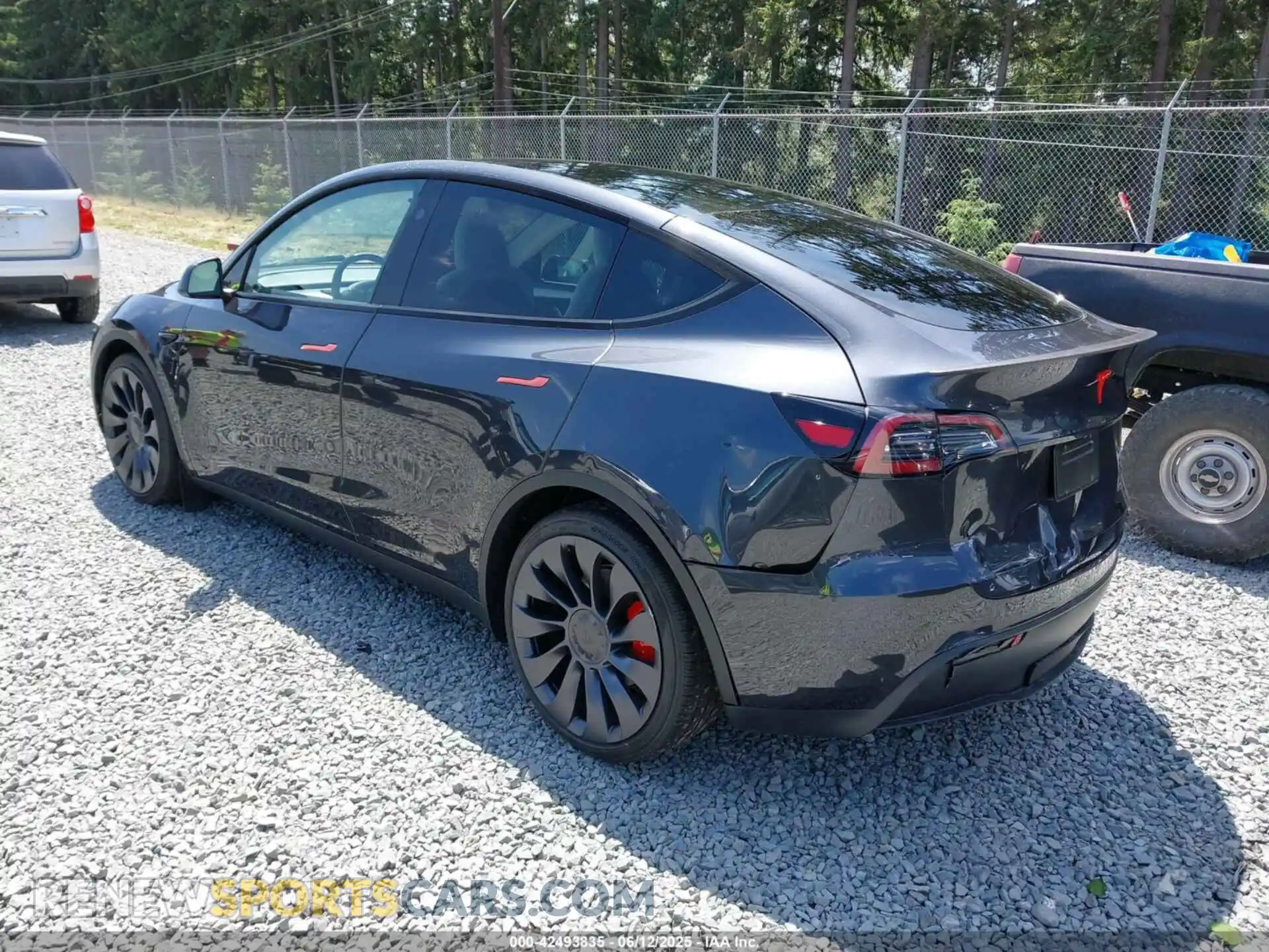 3 Photograph of a damaged car 7SAYGDEF3SF254196 TESLA MODEL Y 2025