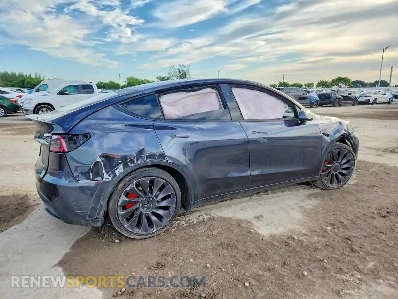 3 Photograph of a damaged car 7SAYGDEF8SA375318 TESLA MODEL Y 2025
