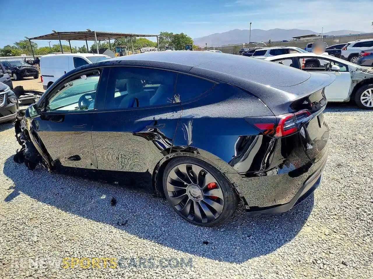 2 Photograph of a damaged car 7SAYGDEF9SF261606 TESLA MODEL Y 2025