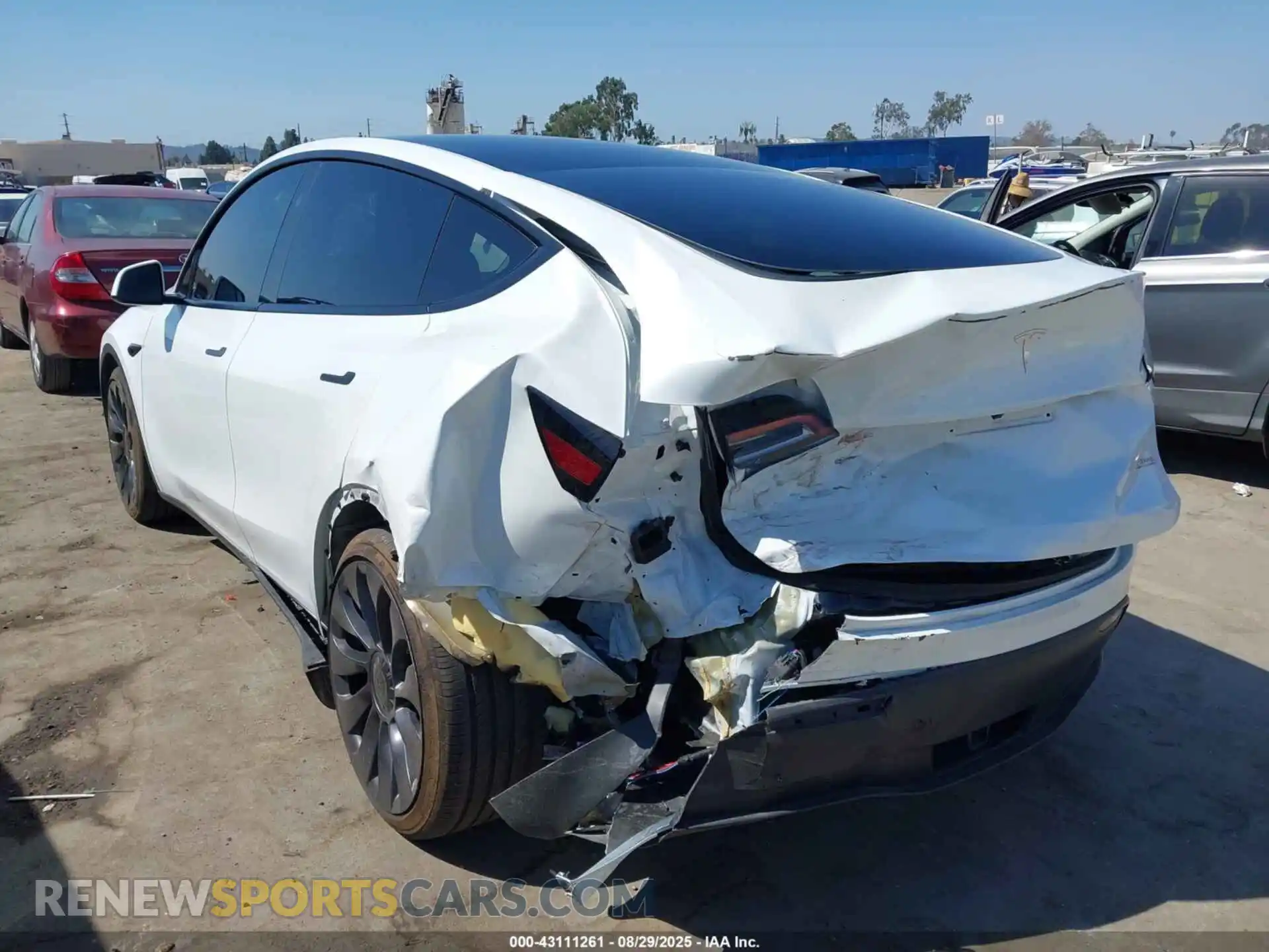 3 Photograph of a damaged car 7SAYGDEFXSA356608 TESLA MODEL Y 2025