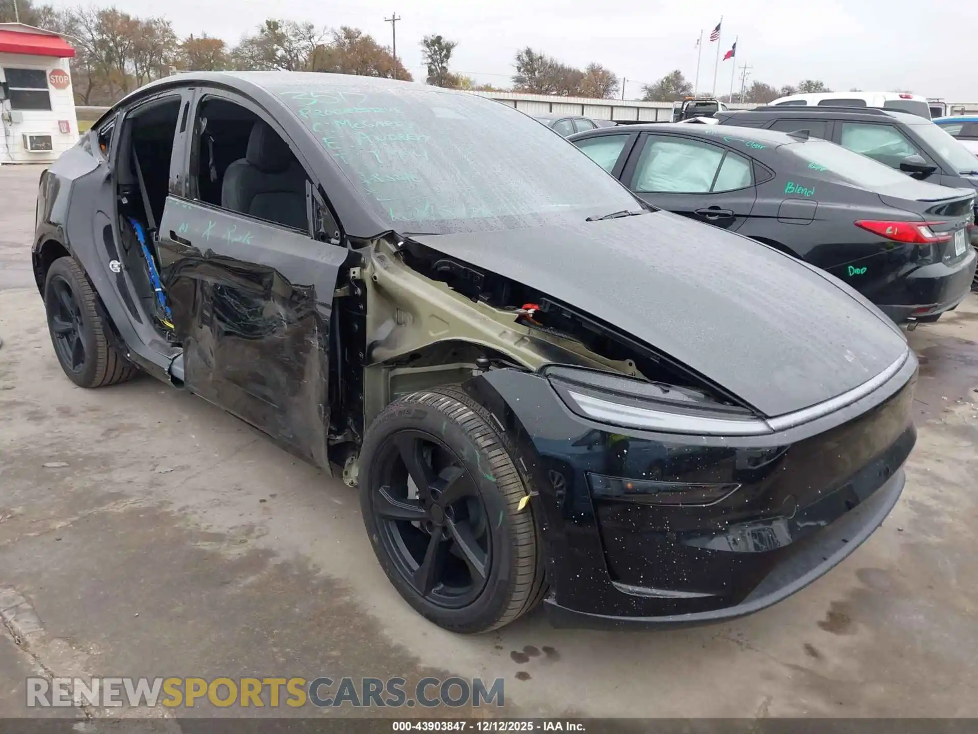 1 Photograph of a damaged car 7SAYGDED5TA438620 TESLA MODEL Y 2026