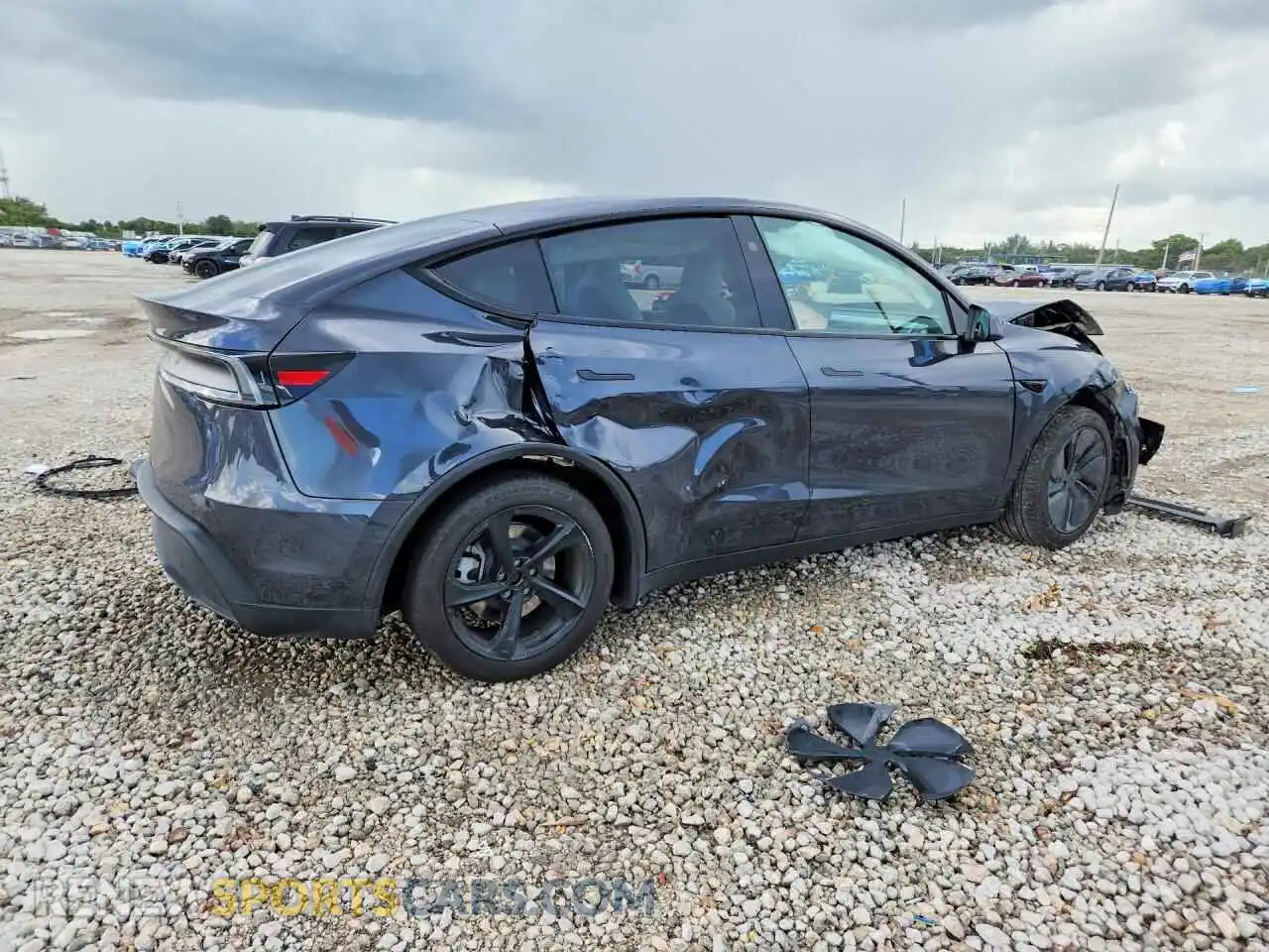 3 fotografías del automóvil dañado 7SAYGDED8TA450891 TESLA MODEL Y 2026